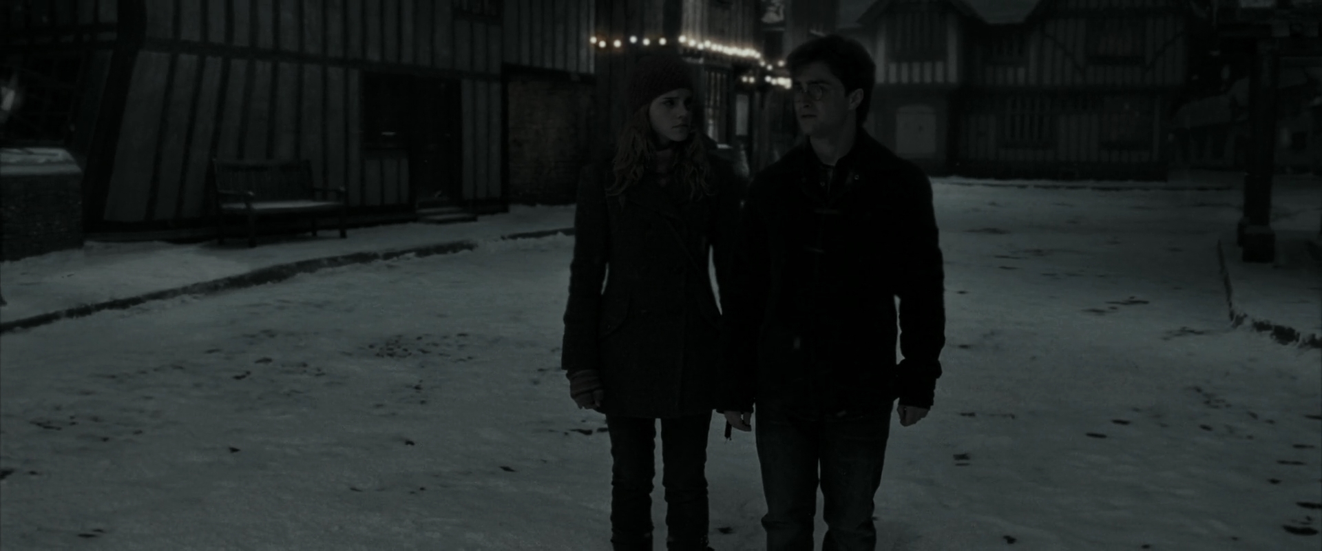 EmmaWatsonFan_dot_nl-HarryPotterAndTheDeathlyHallowsPart1-4955.jpg EmmaWatsonFan_dot_nl-HarryPotterAndTheDeathlyHallowsPart1-4955.jpg