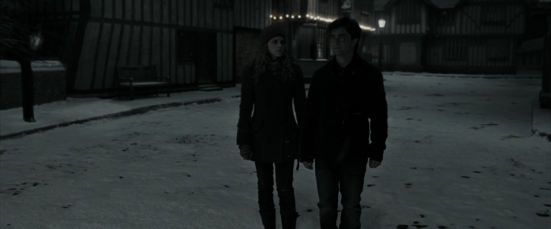 EmmaWatsonFan_dot_nl-HarryPotterAndTheDeathlyHallowsPart1-4959.jpg EmmaWatsonFan_dot_nl-HarryPotterAndTheDeathlyHallowsPart1-4959.jpg