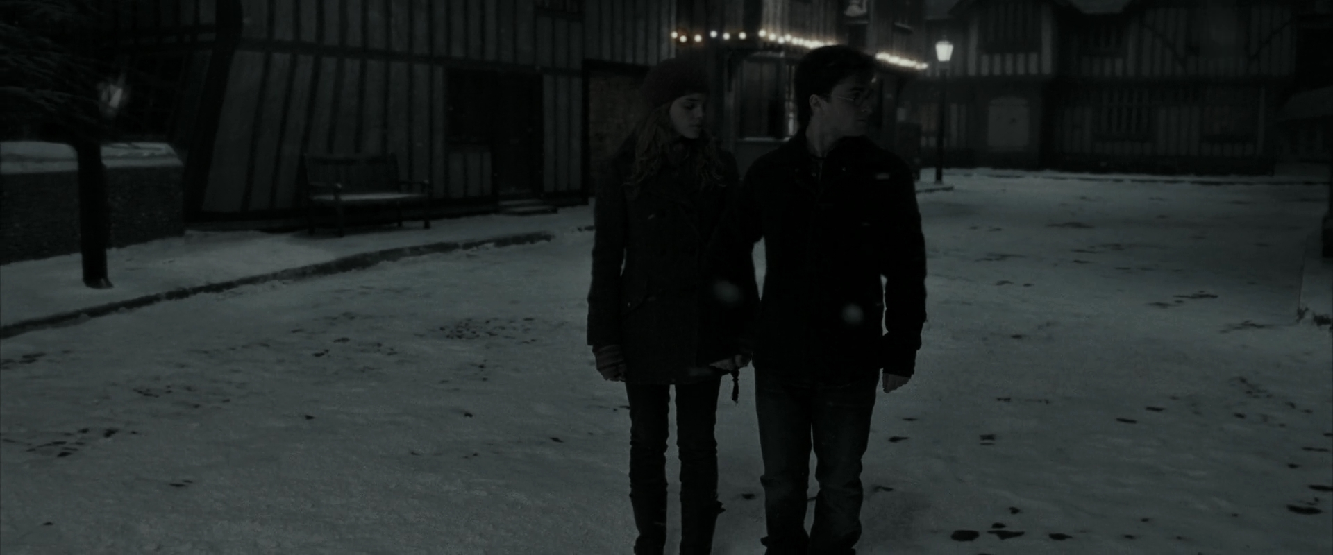 EmmaWatsonFan_dot_nl-HarryPotterAndTheDeathlyHallowsPart1-4961.jpg EmmaWatsonFan_dot_nl-HarryPotterAndTheDeathlyHallowsPart1-4961.jpg