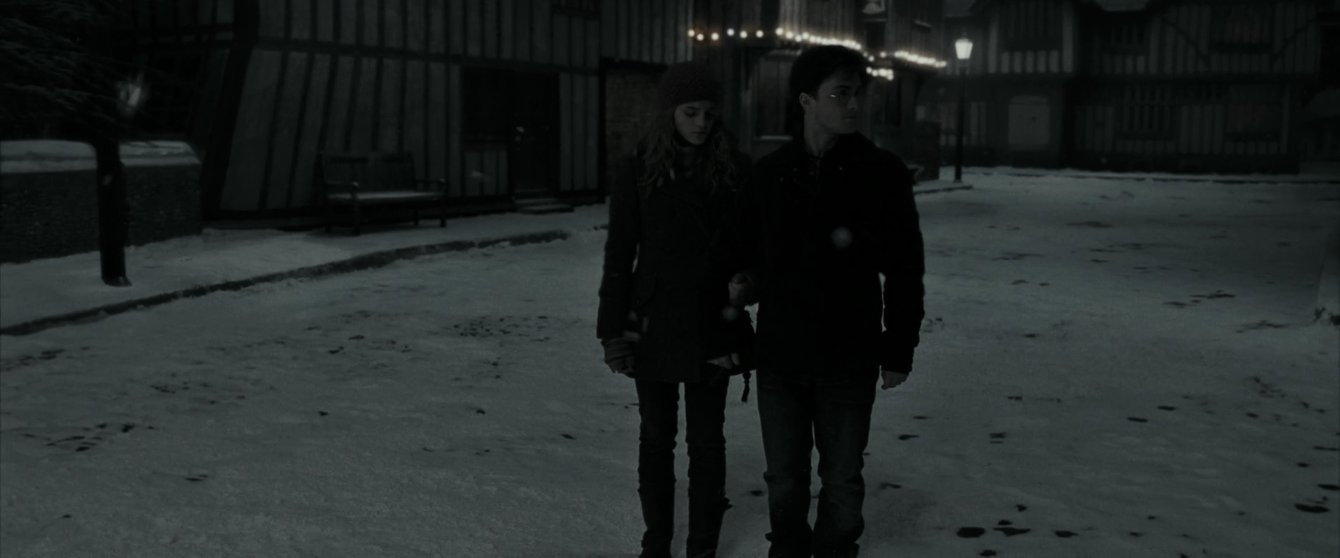 EmmaWatsonFan_dot_nl-HarryPotterAndTheDeathlyHallowsPart1-4962.jpg EmmaWatsonFan_dot_nl-HarryPotterAndTheDeathlyHallowsPart1-4962.jpg