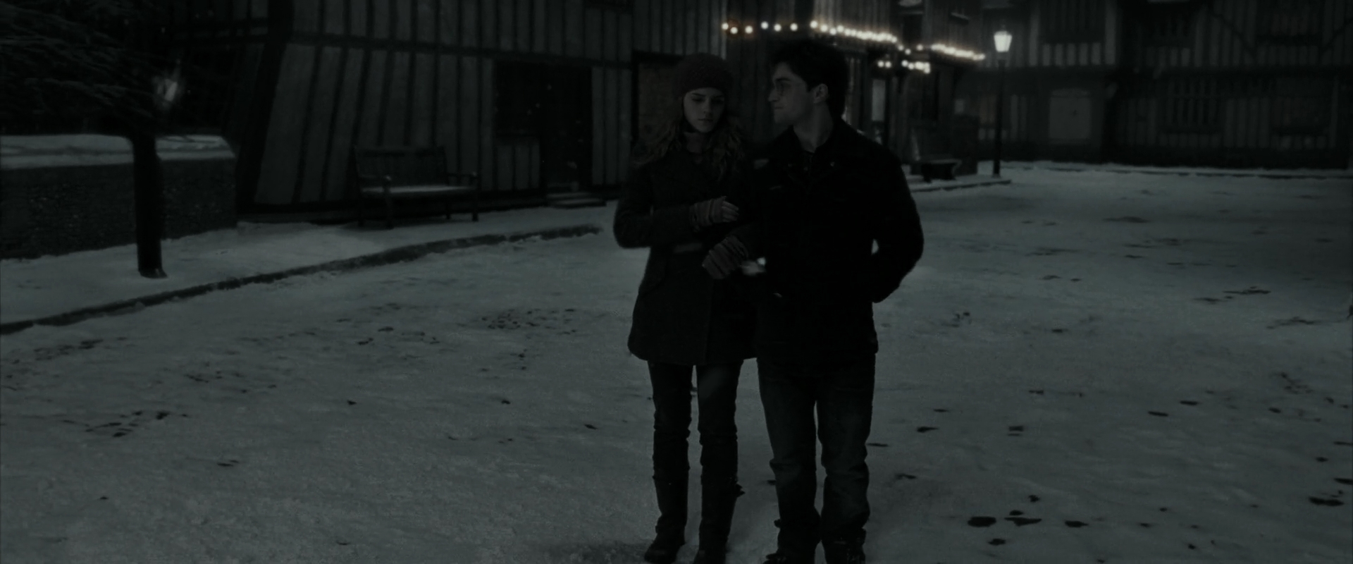 EmmaWatsonFan_dot_nl-HarryPotterAndTheDeathlyHallowsPart1-4964.jpg EmmaWatsonFan_dot_nl-HarryPotterAndTheDeathlyHallowsPart1-4964.jpg