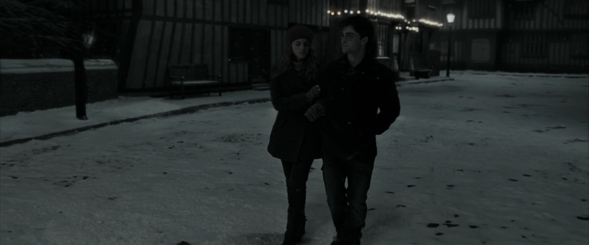 EmmaWatsonFan_dot_nl-HarryPotterAndTheDeathlyHallowsPart1-4965.jpg EmmaWatsonFan_dot_nl-HarryPotterAndTheDeathlyHallowsPart1-4965.jpg