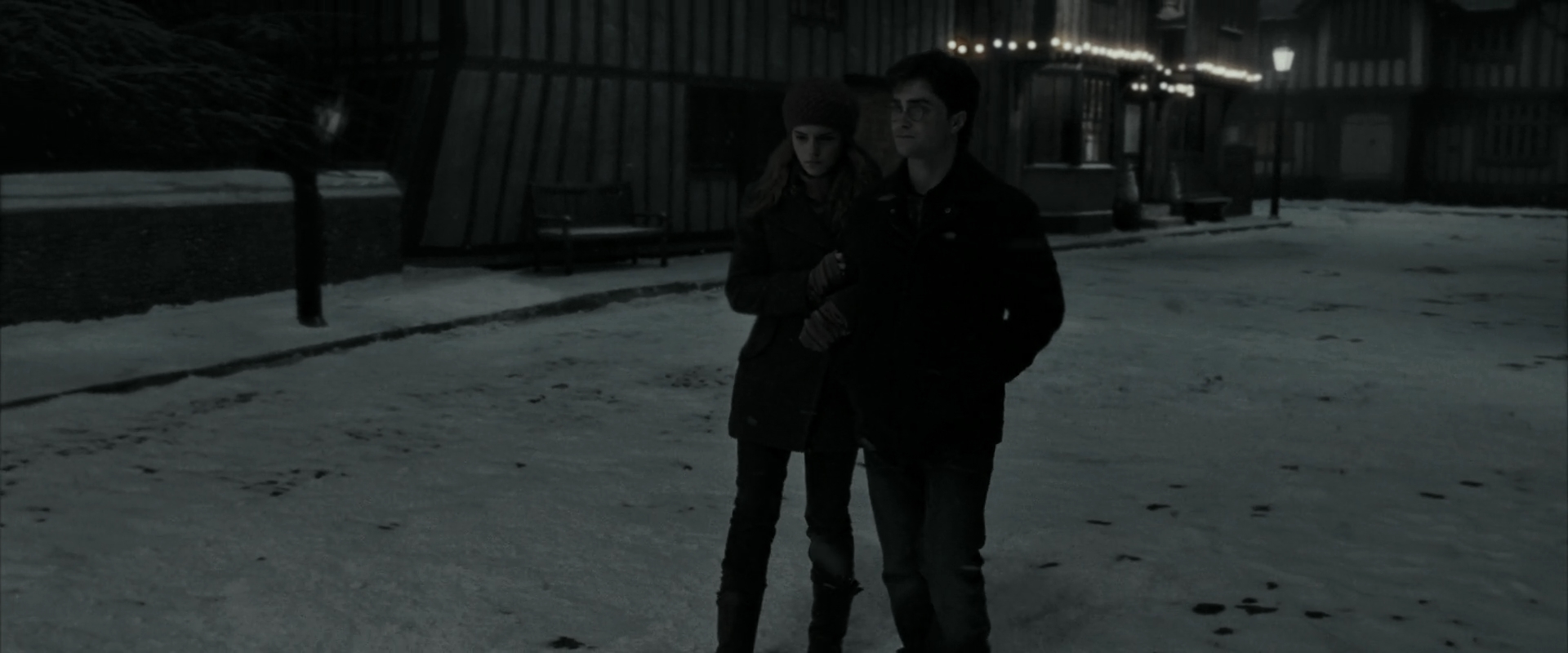 EmmaWatsonFan_dot_nl-HarryPotterAndTheDeathlyHallowsPart1-4966.jpg EmmaWatsonFan_dot_nl-HarryPotterAndTheDeathlyHallowsPart1-4966.jpg