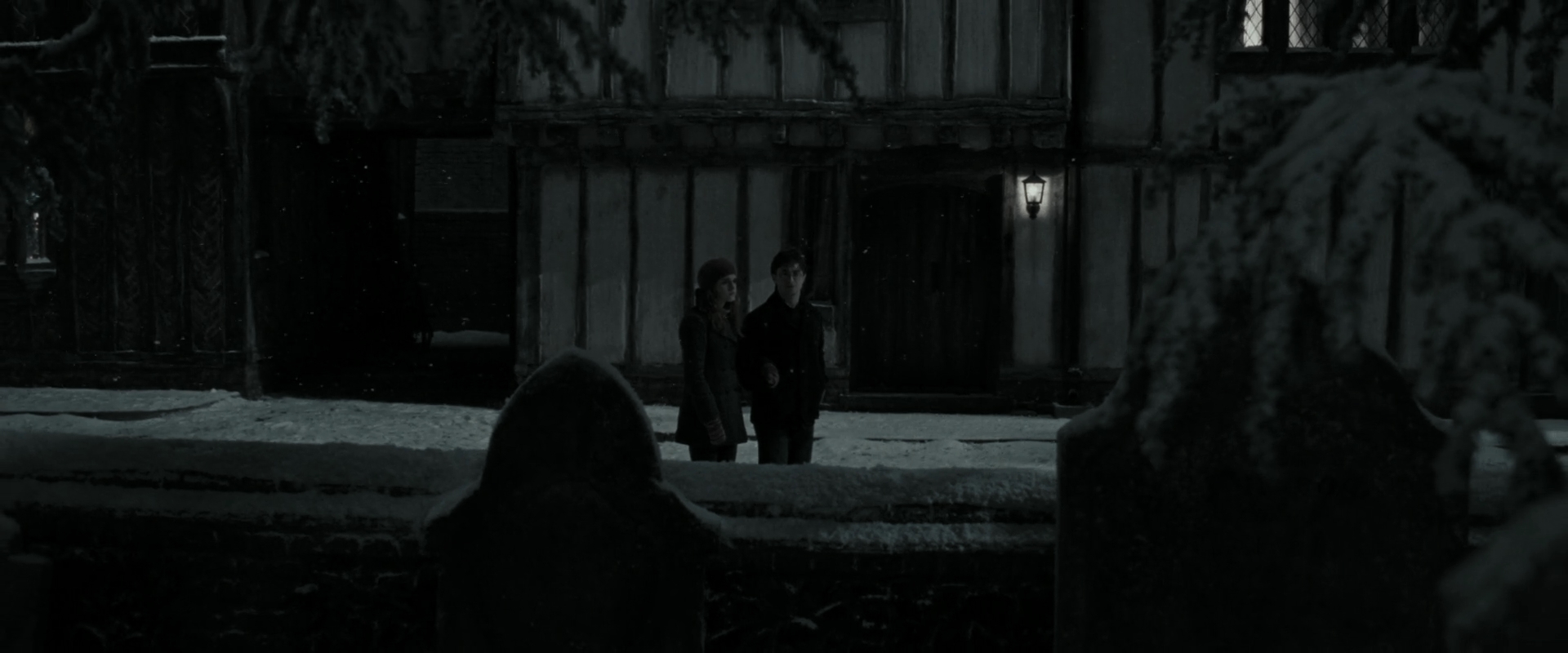 EmmaWatsonFan_dot_nl-HarryPotterAndTheDeathlyHallowsPart1-4984.jpg EmmaWatsonFan_dot_nl-HarryPotterAndTheDeathlyHallowsPart1-4984.jpg