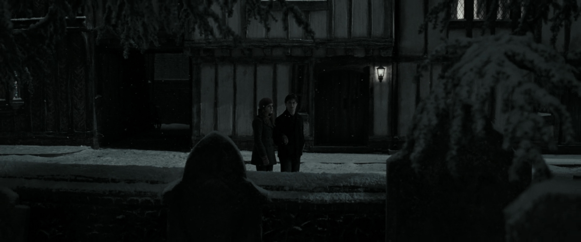 EmmaWatsonFan_dot_nl-HarryPotterAndTheDeathlyHallowsPart1-4986.jpg EmmaWatsonFan_dot_nl-HarryPotterAndTheDeathlyHallowsPart1-4986.jpg