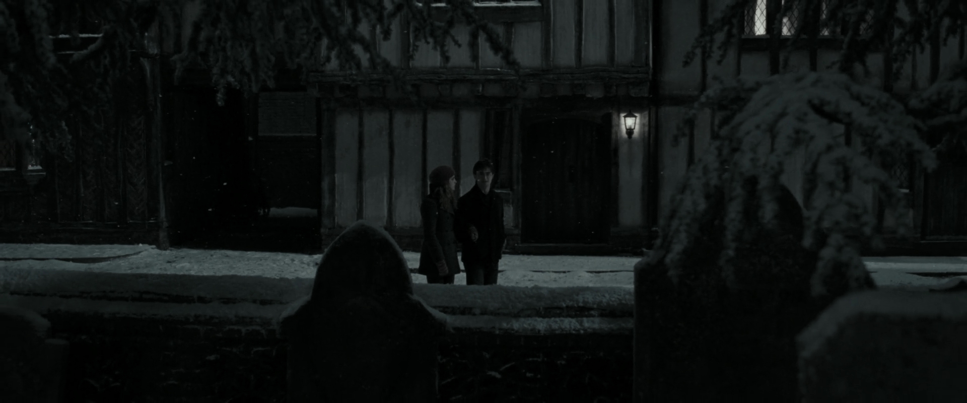 EmmaWatsonFan_dot_nl-HarryPotterAndTheDeathlyHallowsPart1-4988.jpg EmmaWatsonFan_dot_nl-HarryPotterAndTheDeathlyHallowsPart1-4988.jpg