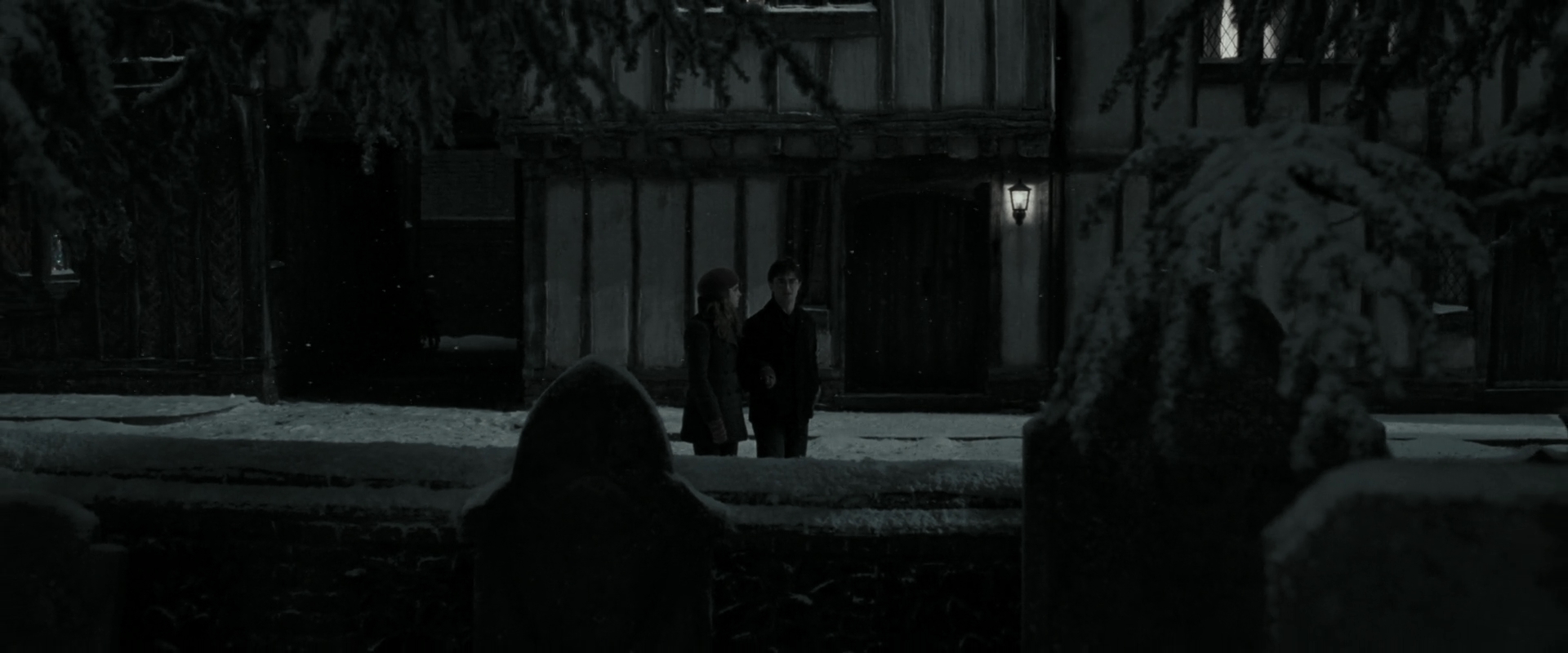 EmmaWatsonFan_dot_nl-HarryPotterAndTheDeathlyHallowsPart1-4989.jpg EmmaWatsonFan_dot_nl-HarryPotterAndTheDeathlyHallowsPart1-4989.jpg