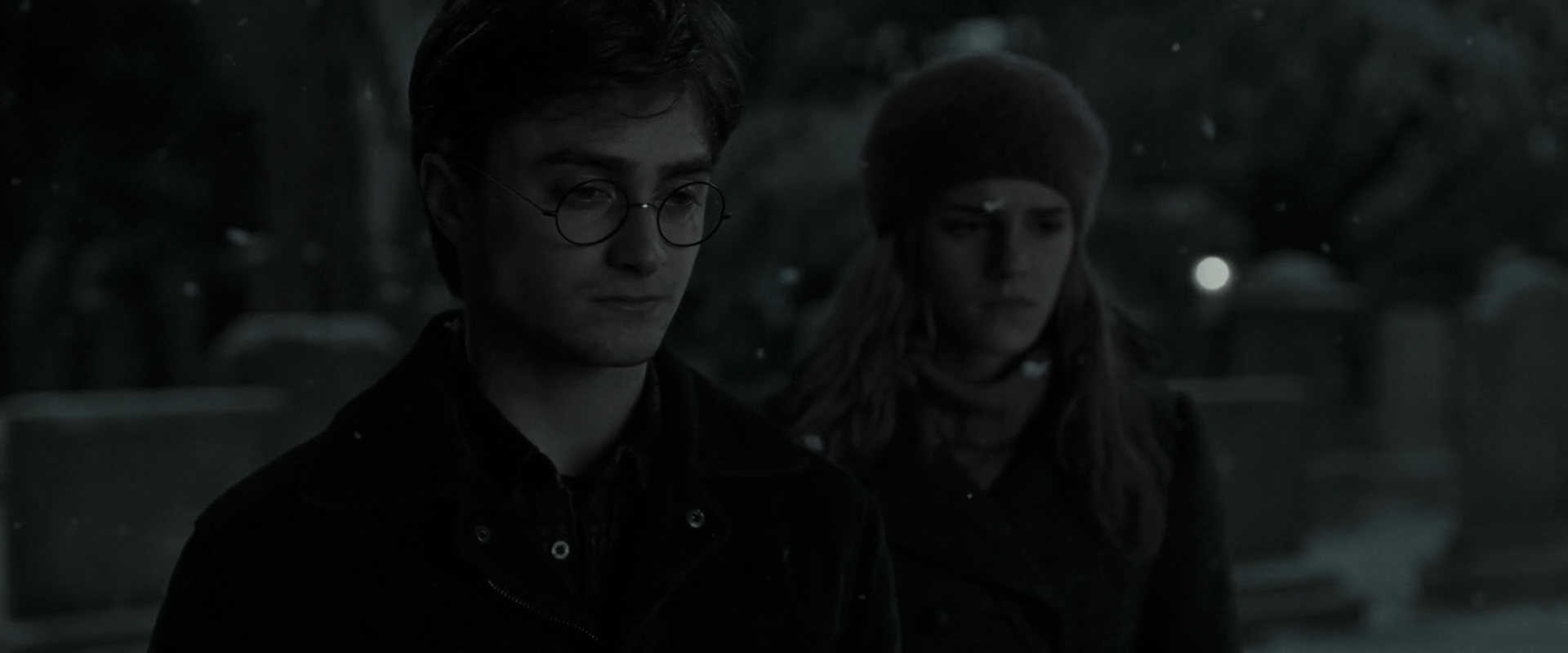 EmmaWatsonFan_dot_nl-HarryPotterAndTheDeathlyHallowsPart1-5053.jpg