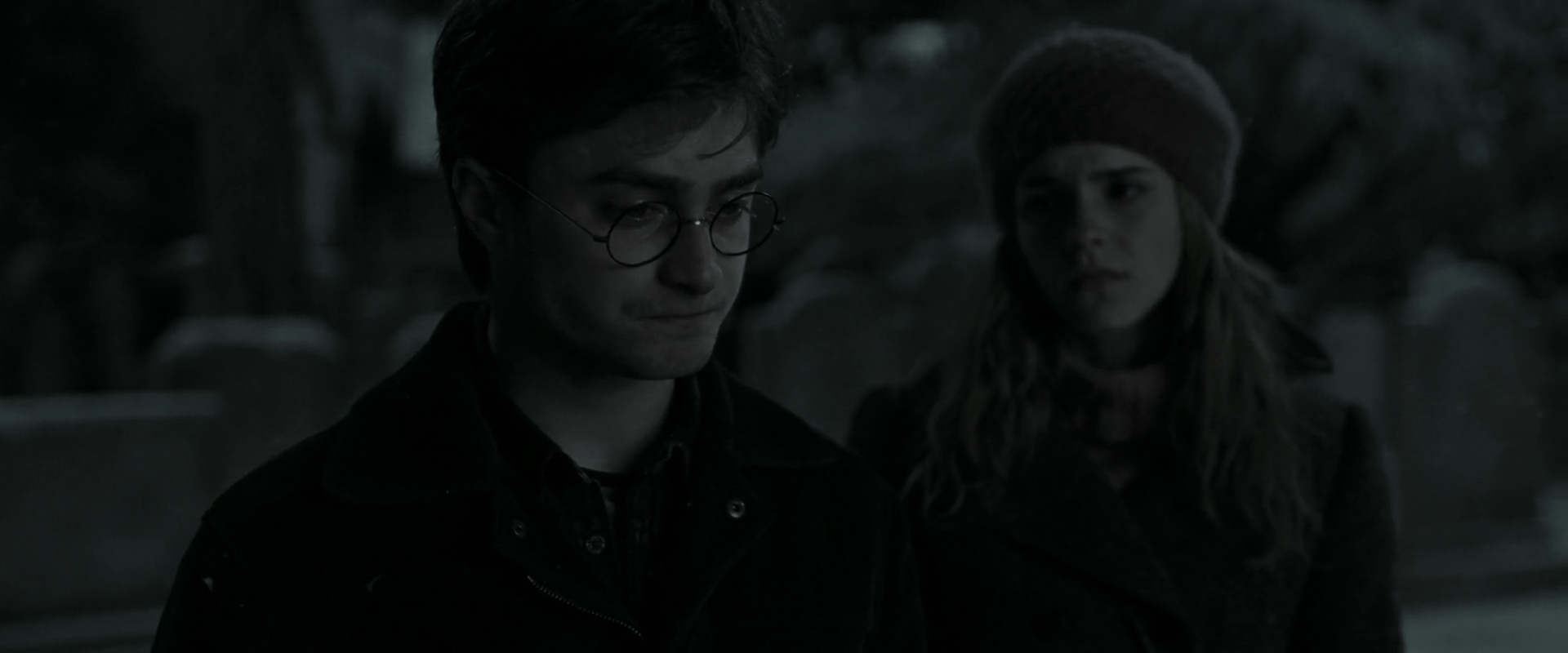 EmmaWatsonFan_dot_nl-HarryPotterAndTheDeathlyHallowsPart1-5079.jpg EmmaWatsonFan_dot_nl-HarryPotterAndTheDeathlyHallowsPart1-5079.jpg