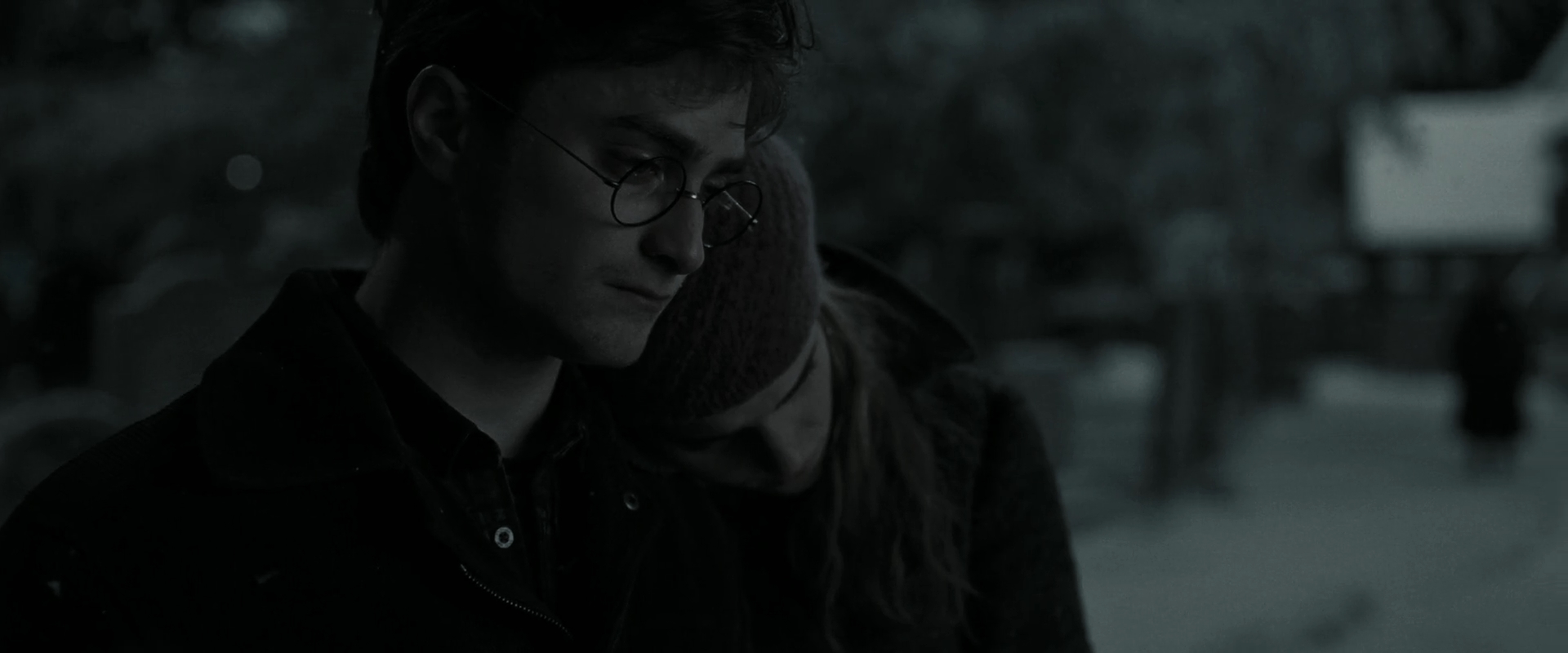 EmmaWatsonFan_dot_nl-HarryPotterAndTheDeathlyHallowsPart1-5091.jpg EmmaWatsonFan_dot_nl-HarryPotterAndTheDeathlyHallowsPart1-5091.jpg