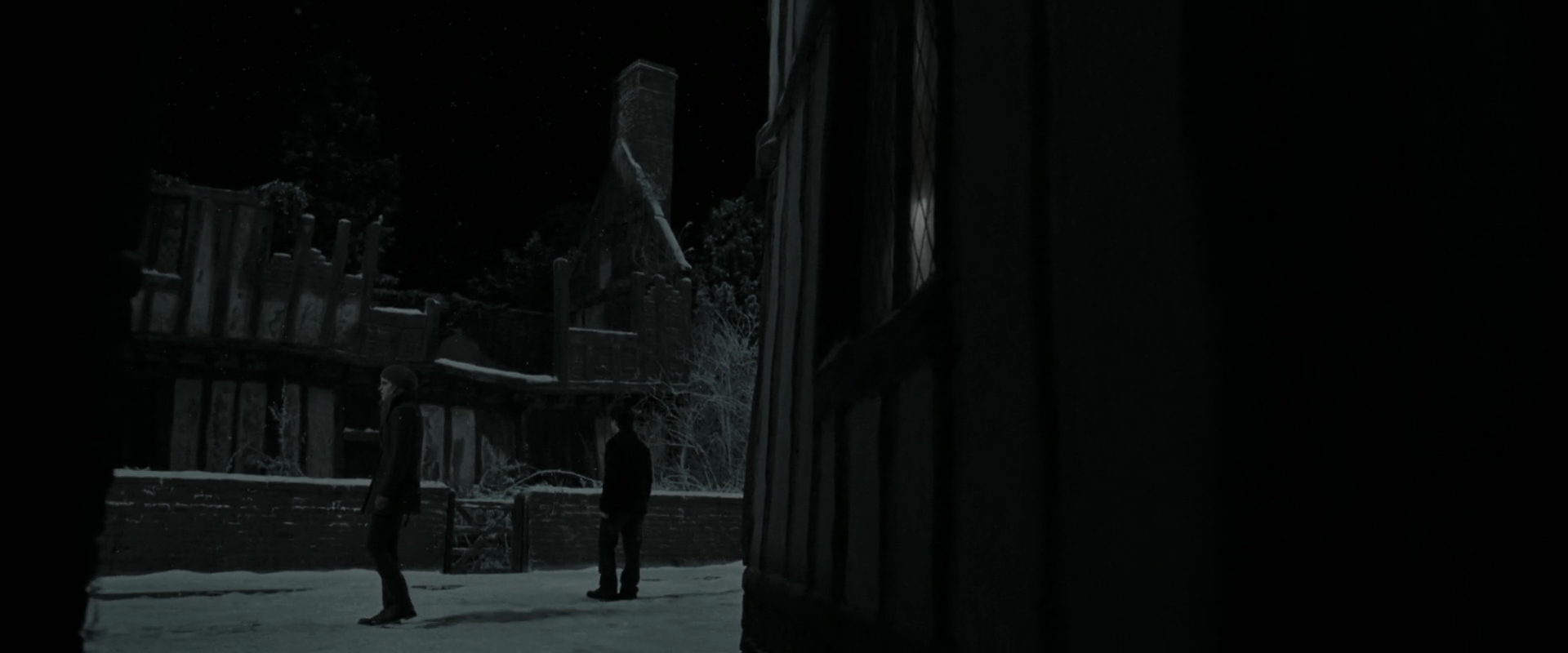 EmmaWatsonFan_dot_nl-HarryPotterAndTheDeathlyHallowsPart1-5135.jpg EmmaWatsonFan_dot_nl-HarryPotterAndTheDeathlyHallowsPart1-5135.jpg