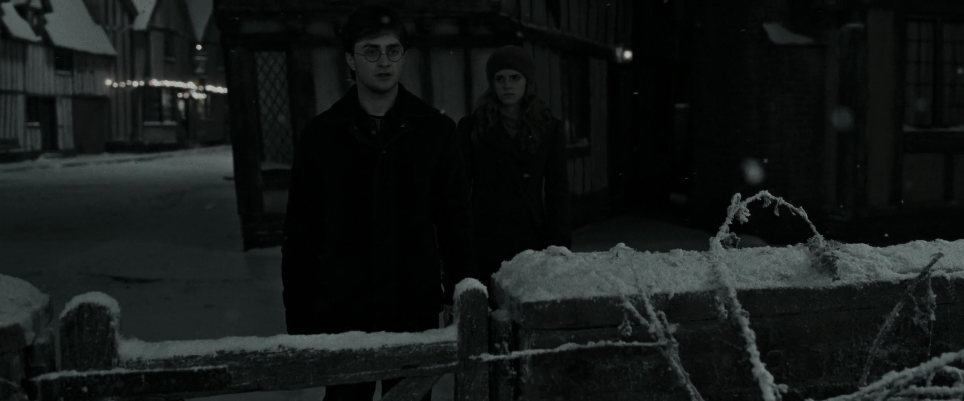 EmmaWatsonFan_dot_nl-HarryPotterAndTheDeathlyHallowsPart1-5142.jpg EmmaWatsonFan_dot_nl-HarryPotterAndTheDeathlyHallowsPart1-5142.jpg