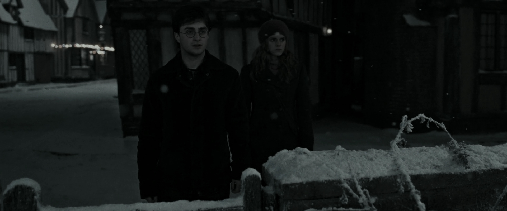 EmmaWatsonFan_dot_nl-HarryPotterAndTheDeathlyHallowsPart1-5144.jpg EmmaWatsonFan_dot_nl-HarryPotterAndTheDeathlyHallowsPart1-5144.jpg