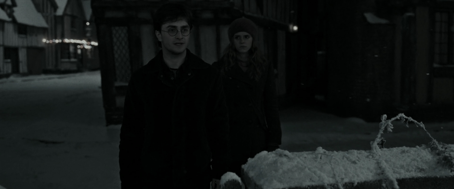 EmmaWatsonFan_dot_nl-HarryPotterAndTheDeathlyHallowsPart1-5146.jpg EmmaWatsonFan_dot_nl-HarryPotterAndTheDeathlyHallowsPart1-5146.jpg