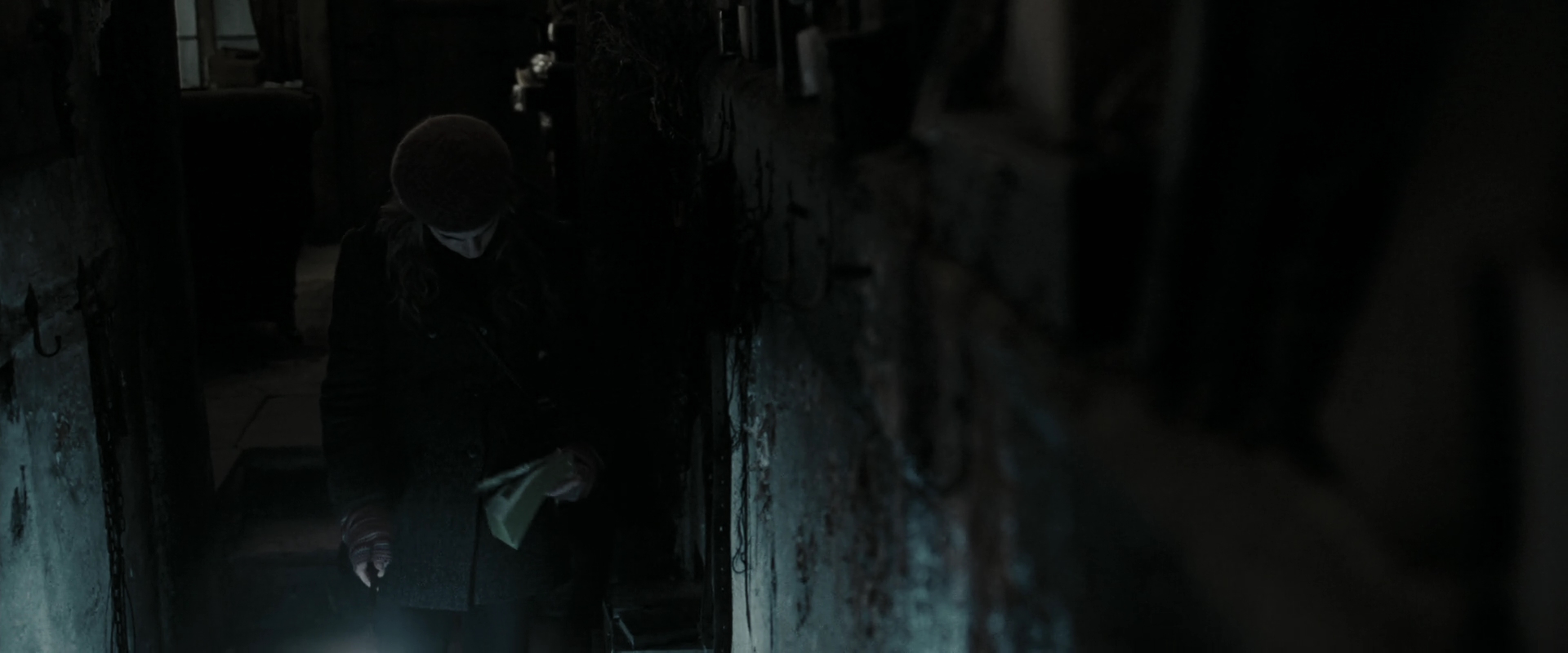 EmmaWatsonFan_dot_nl-HarryPotterAndTheDeathlyHallowsPart1-5239.jpg EmmaWatsonFan_dot_nl-HarryPotterAndTheDeathlyHallowsPart1-5239.jpg