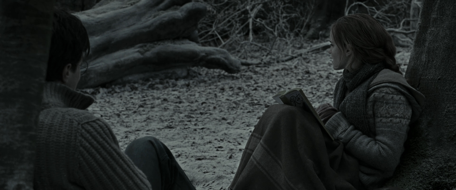 EmmaWatsonFan_dot_nl-HarryPotterAndTheDeathlyHallowsPart1-5433.jpg EmmaWatsonFan_dot_nl-HarryPotterAndTheDeathlyHallowsPart1-5433.jpg