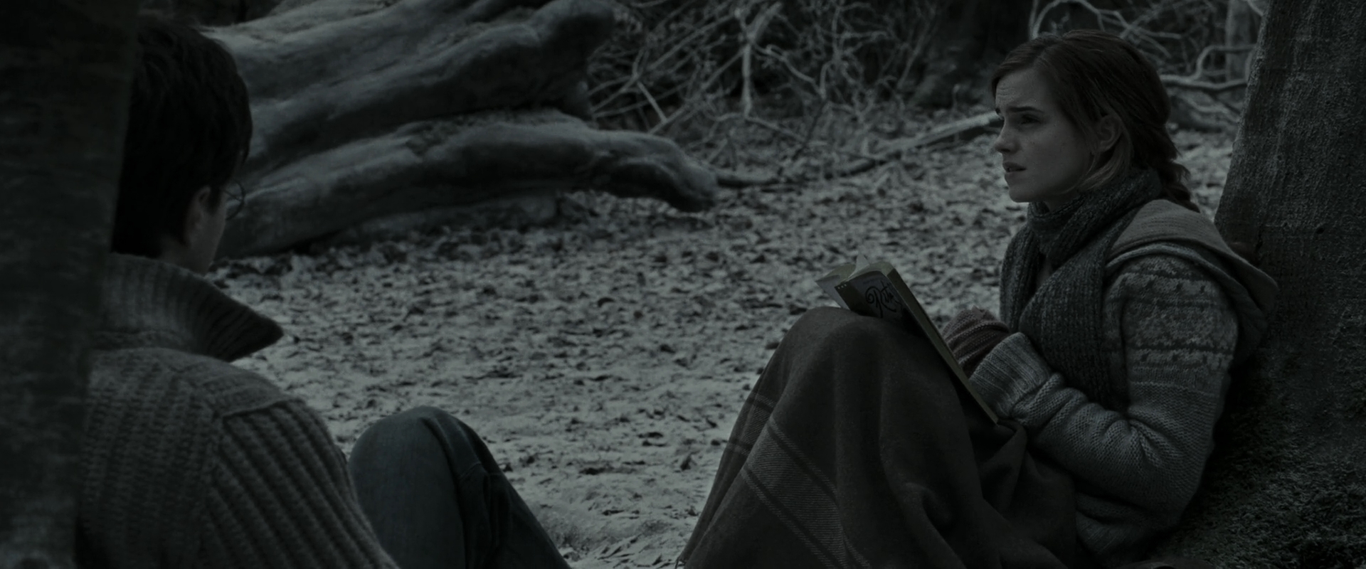 EmmaWatsonFan_dot_nl-HarryPotterAndTheDeathlyHallowsPart1-5445.jpg EmmaWatsonFan_dot_nl-HarryPotterAndTheDeathlyHallowsPart1-5445.jpg