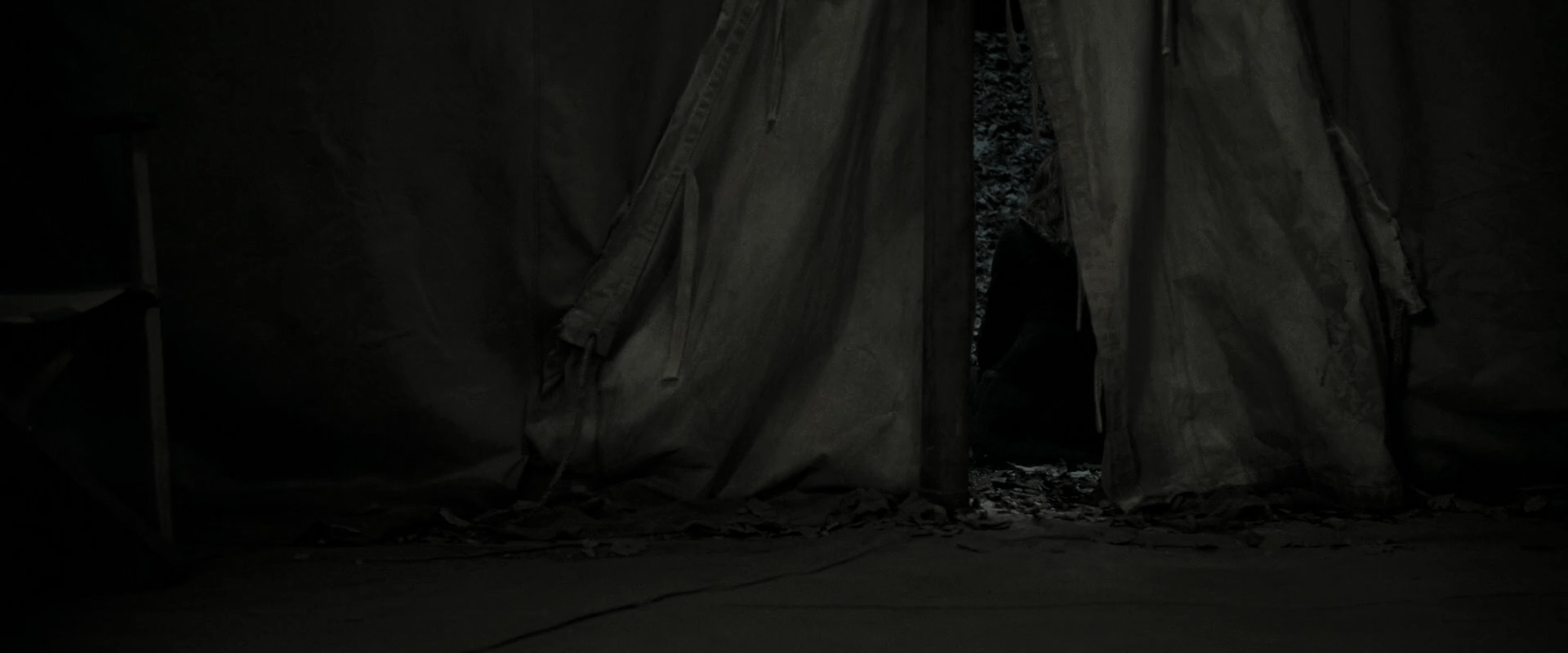 EmmaWatsonFan_dot_nl-HarryPotterAndTheDeathlyHallowsPart1-6140.jpg EmmaWatsonFan_dot_nl-HarryPotterAndTheDeathlyHallowsPart1-6140.jpg