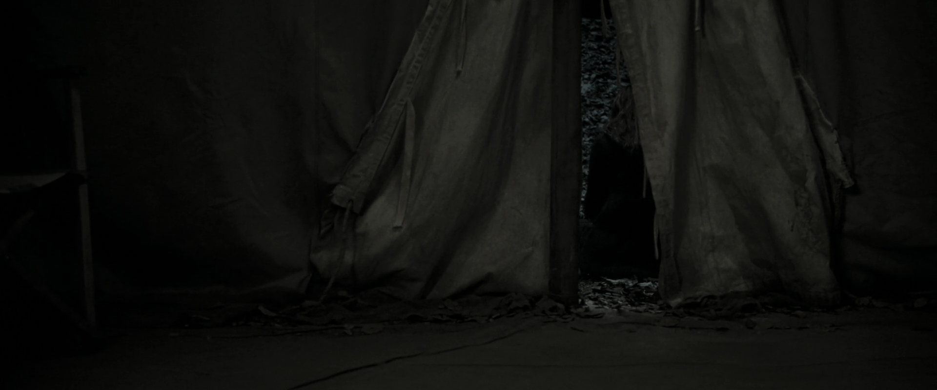 EmmaWatsonFan_dot_nl-HarryPotterAndTheDeathlyHallowsPart1-6143.jpg EmmaWatsonFan_dot_nl-HarryPotterAndTheDeathlyHallowsPart1-6143.jpg