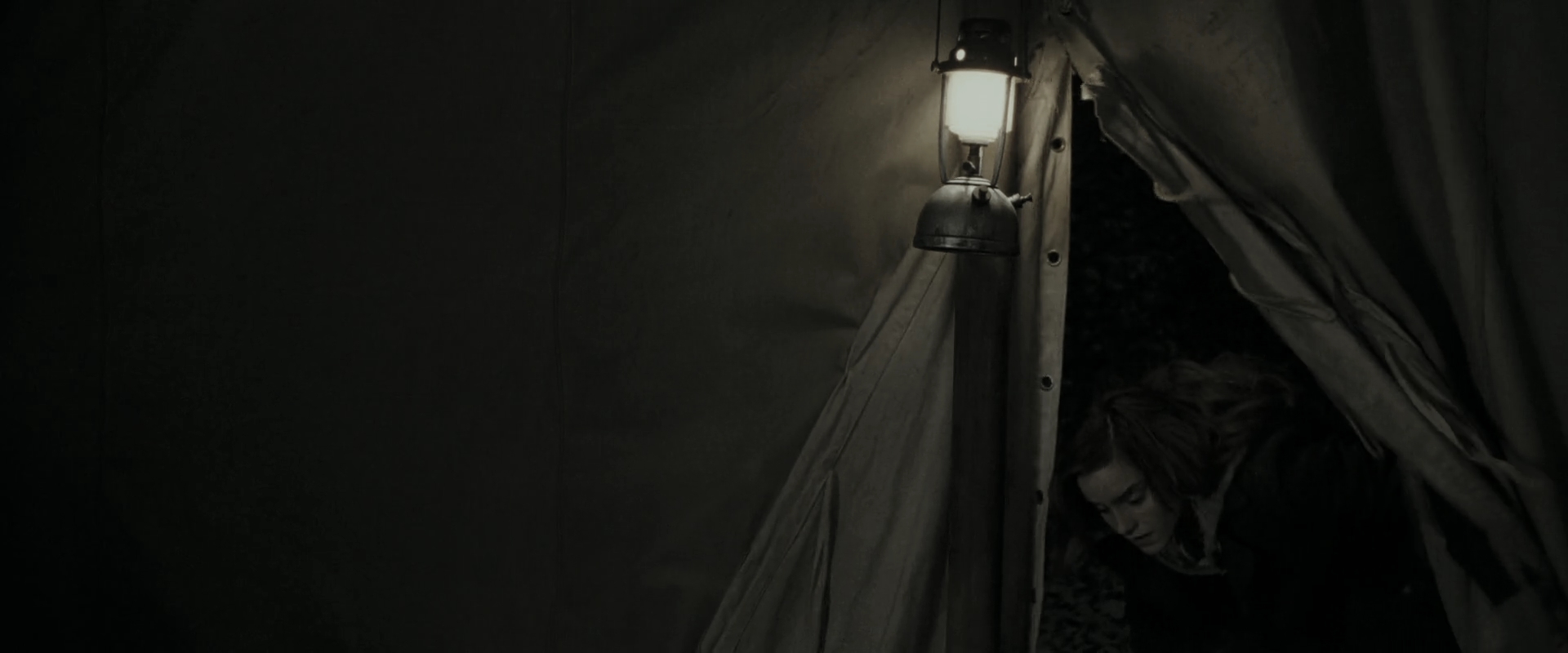 EmmaWatsonFan_dot_nl-HarryPotterAndTheDeathlyHallowsPart1-6196.jpg EmmaWatsonFan_dot_nl-HarryPotterAndTheDeathlyHallowsPart1-6196.jpg