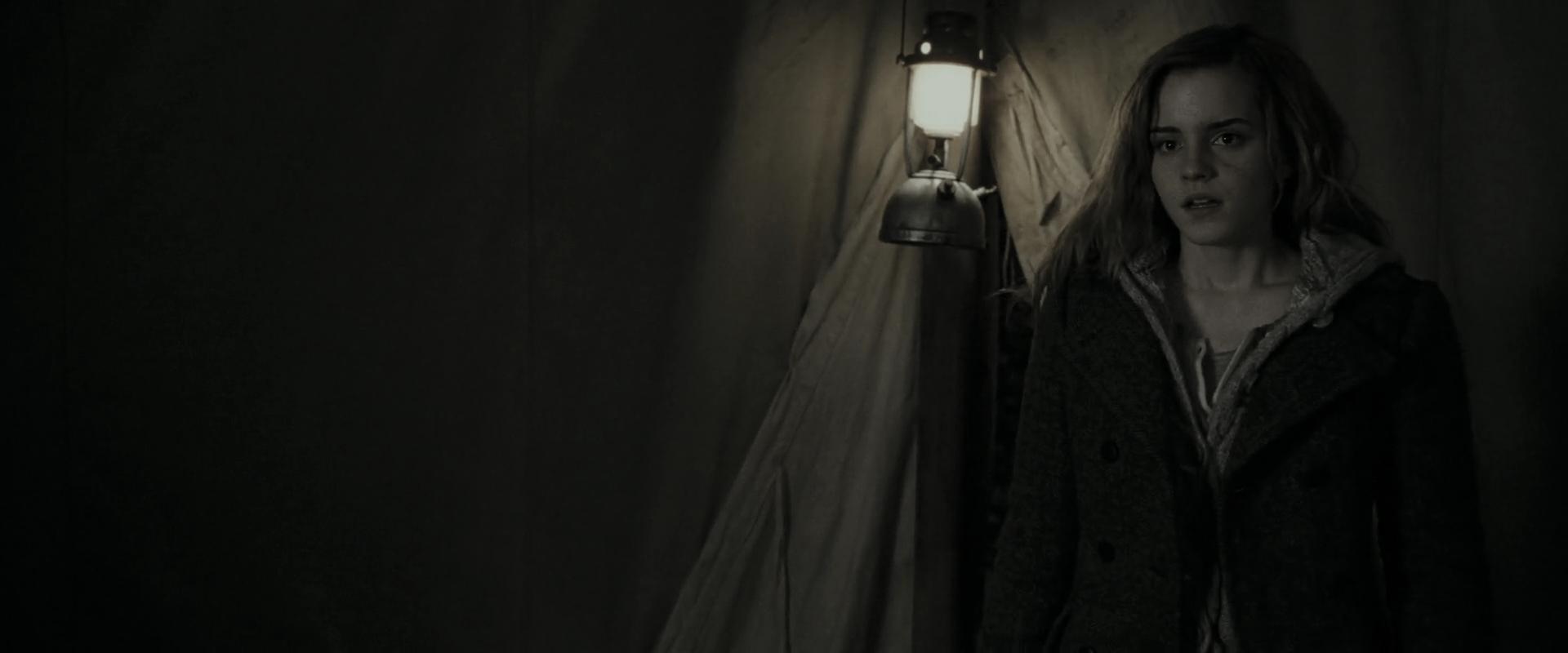 EmmaWatsonFan_dot_nl-HarryPotterAndTheDeathlyHallowsPart1-6198.jpg EmmaWatsonFan_dot_nl-HarryPotterAndTheDeathlyHallowsPart1-6198.jpg