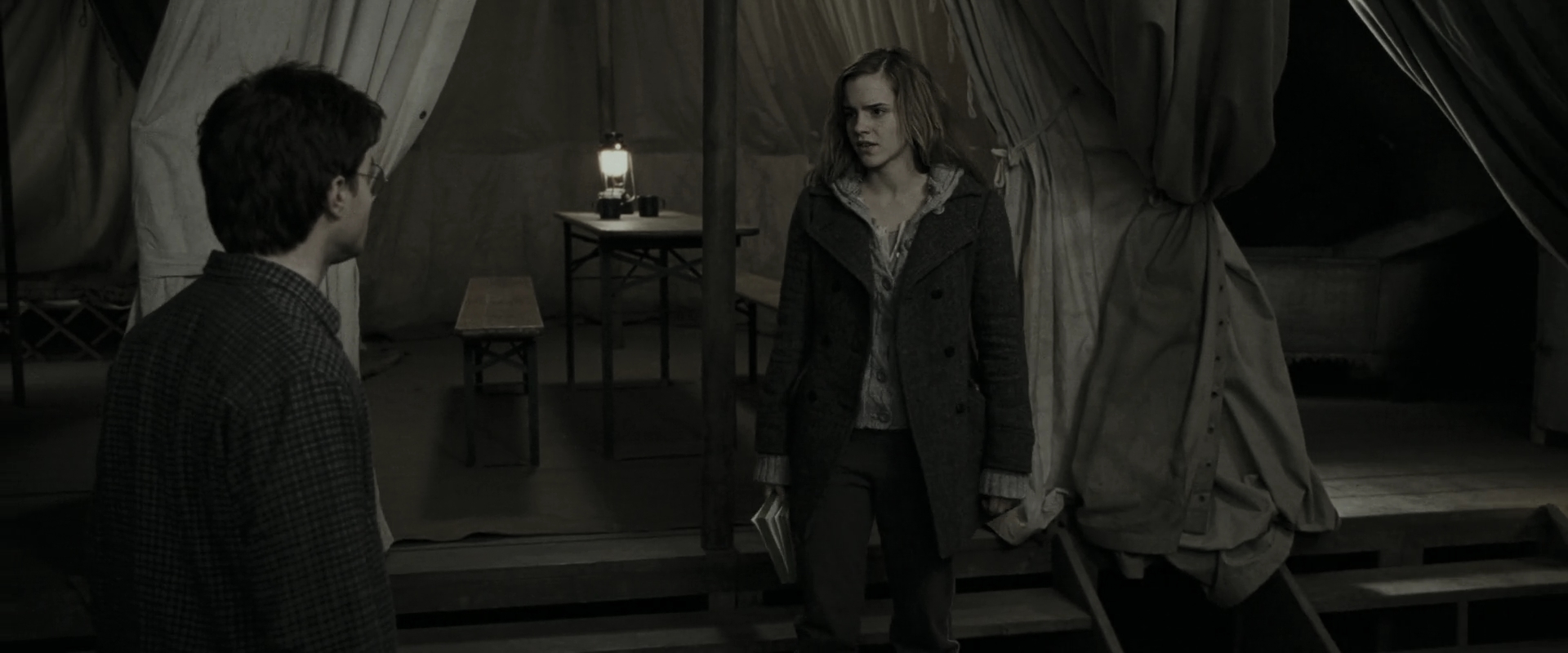 EmmaWatsonFan_dot_nl-HarryPotterAndTheDeathlyHallowsPart1-6209.jpg EmmaWatsonFan_dot_nl-HarryPotterAndTheDeathlyHallowsPart1-6209.jpg