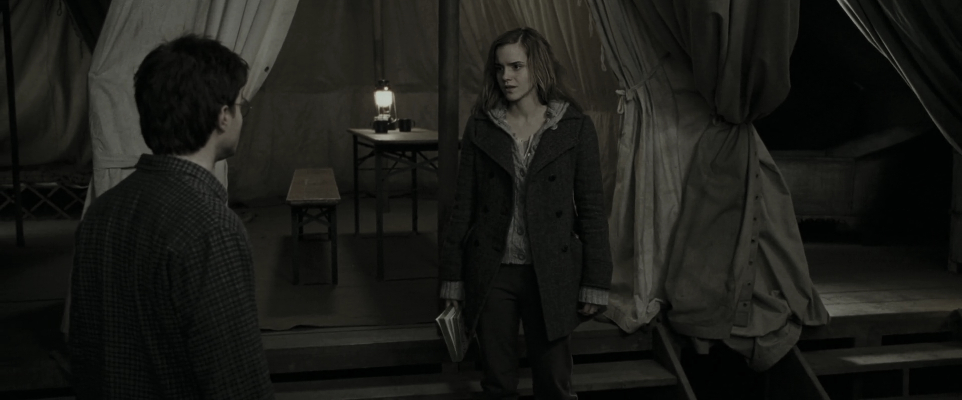 EmmaWatsonFan_dot_nl-HarryPotterAndTheDeathlyHallowsPart1-6210.jpg EmmaWatsonFan_dot_nl-HarryPotterAndTheDeathlyHallowsPart1-6210.jpg
