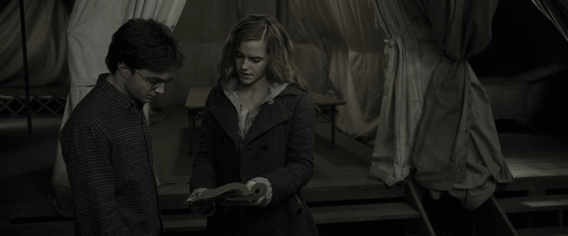 EmmaWatsonFan_dot_nl-HarryPotterAndTheDeathlyHallowsPart1-6215.jpg EmmaWatsonFan_dot_nl-HarryPotterAndTheDeathlyHallowsPart1-6215.jpg