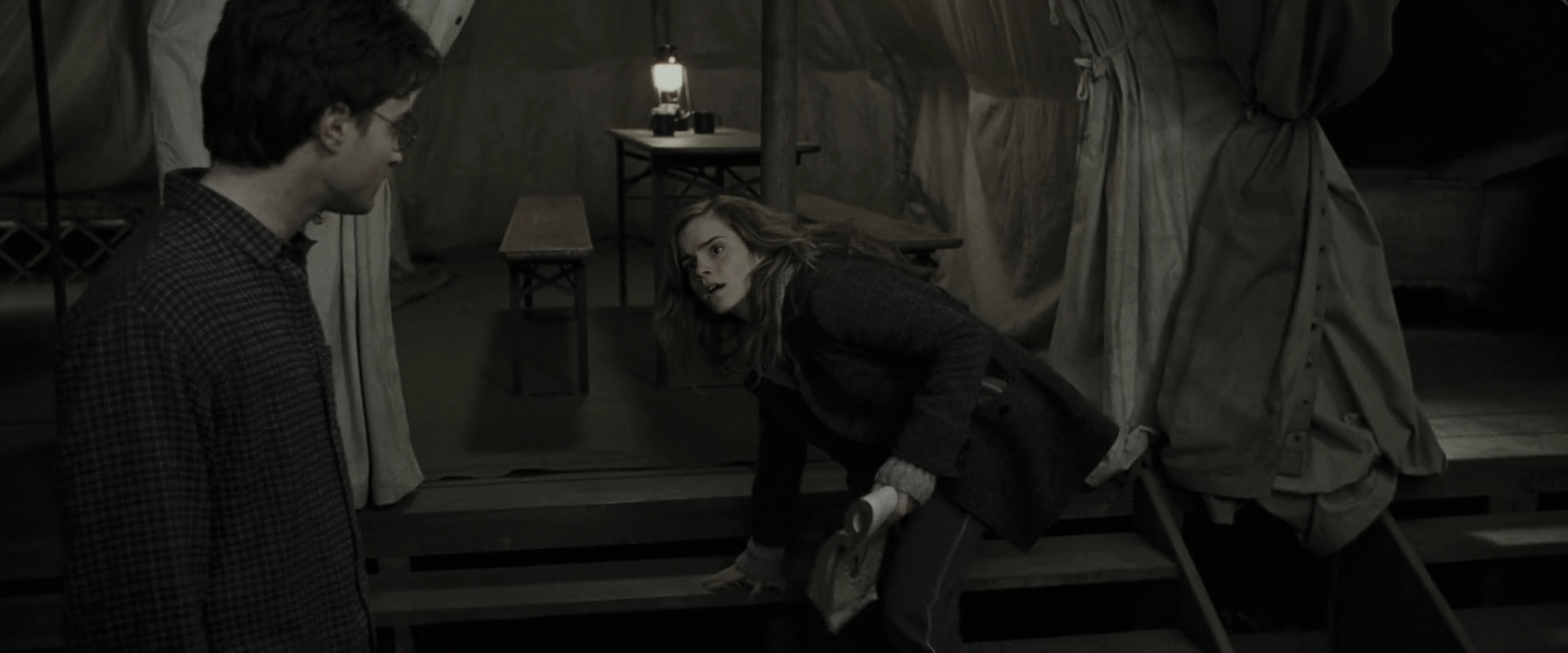 EmmaWatsonFan_dot_nl-HarryPotterAndTheDeathlyHallowsPart1-6225.jpg