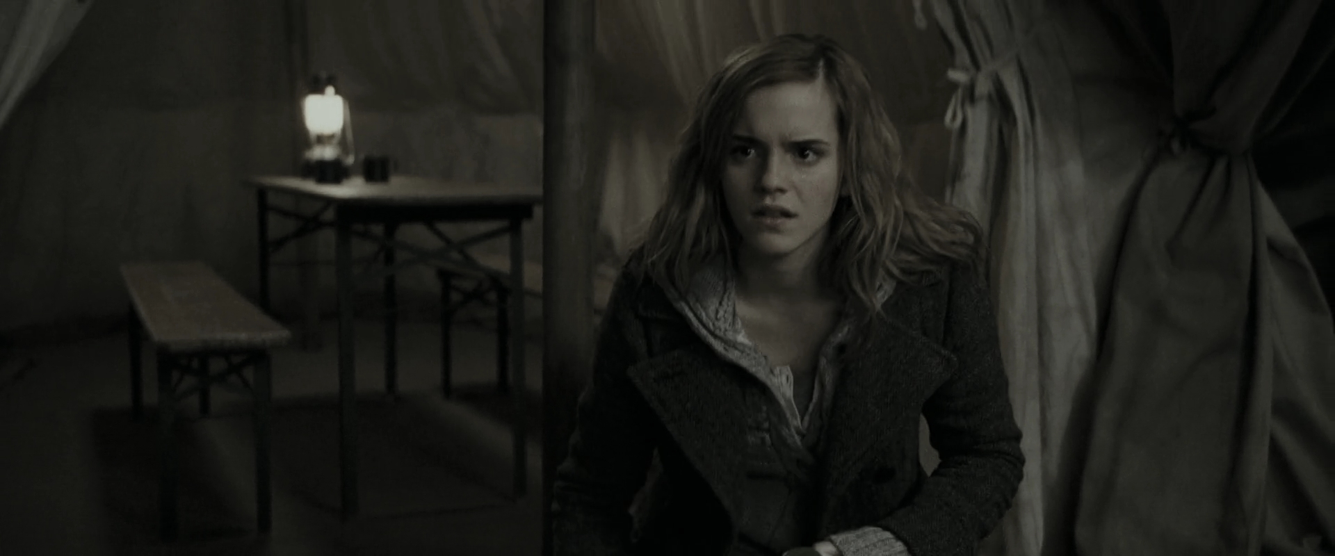 EmmaWatsonFan_dot_nl-HarryPotterAndTheDeathlyHallowsPart1-6233.jpg EmmaWatsonFan_dot_nl-HarryPotterAndTheDeathlyHallowsPart1-6233.jpg