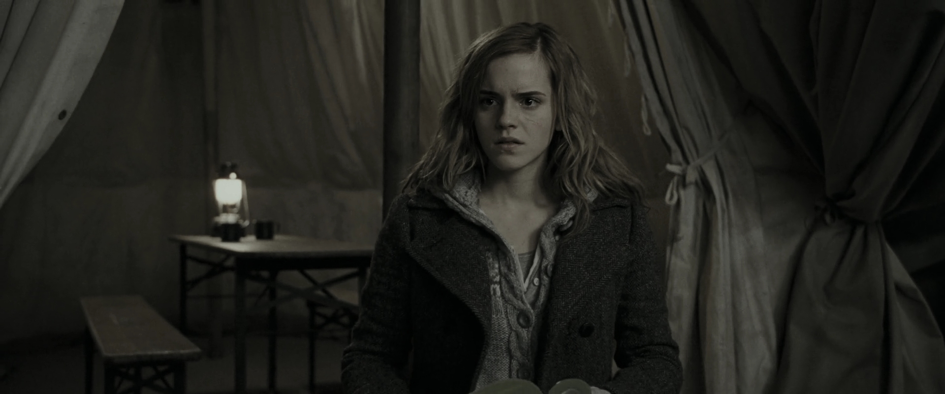 EmmaWatsonFan_dot_nl-HarryPotterAndTheDeathlyHallowsPart1-6235.jpg EmmaWatsonFan_dot_nl-HarryPotterAndTheDeathlyHallowsPart1-6235.jpg