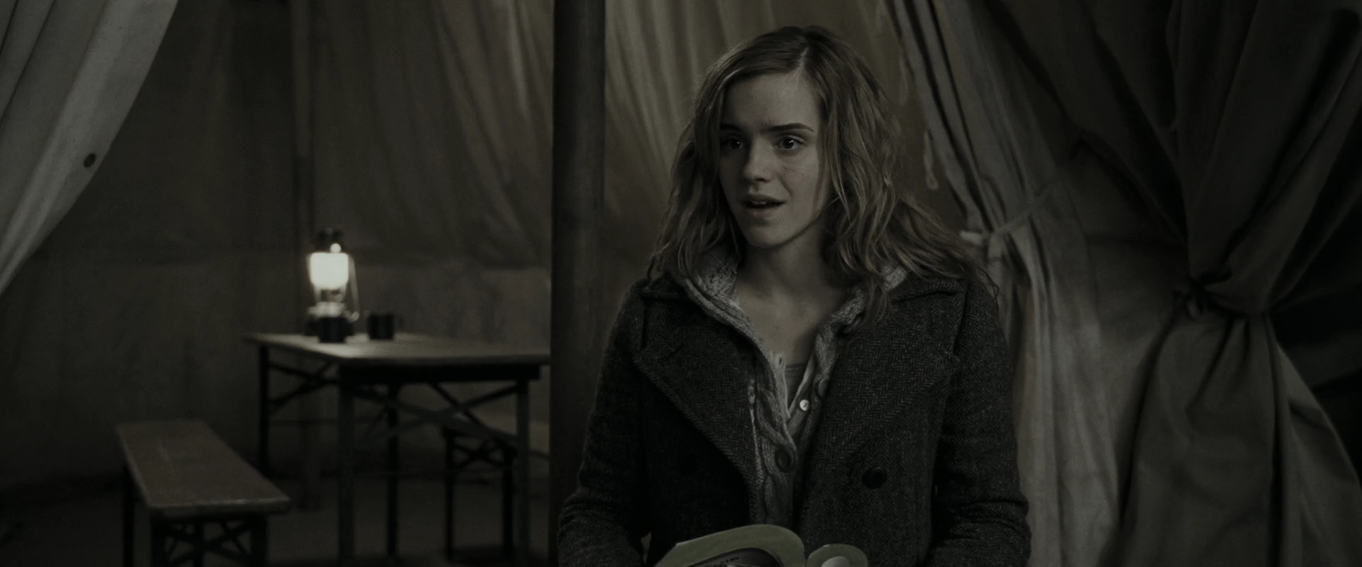EmmaWatsonFan_dot_nl-HarryPotterAndTheDeathlyHallowsPart1-6241.jpg EmmaWatsonFan_dot_nl-HarryPotterAndTheDeathlyHallowsPart1-6241.jpg