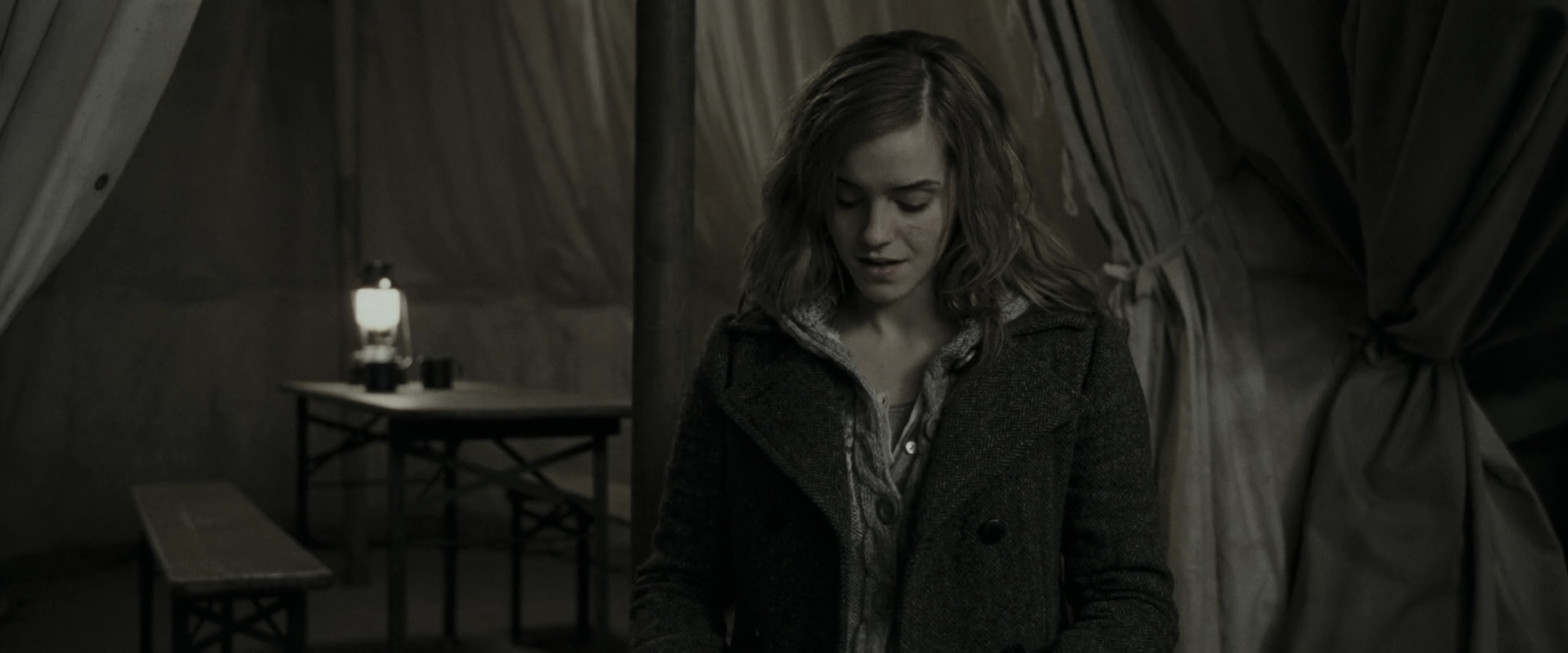 EmmaWatsonFan_dot_nl-HarryPotterAndTheDeathlyHallowsPart1-6243.jpg EmmaWatsonFan_dot_nl-HarryPotterAndTheDeathlyHallowsPart1-6243.jpg