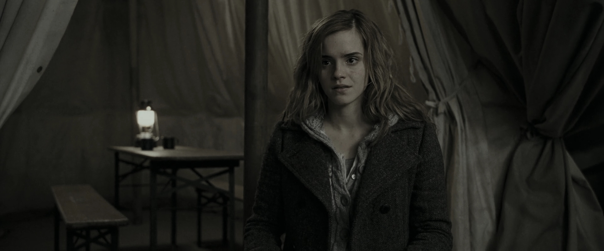 EmmaWatsonFan_dot_nl-HarryPotterAndTheDeathlyHallowsPart1-6246.jpg EmmaWatsonFan_dot_nl-HarryPotterAndTheDeathlyHallowsPart1-6246.jpg