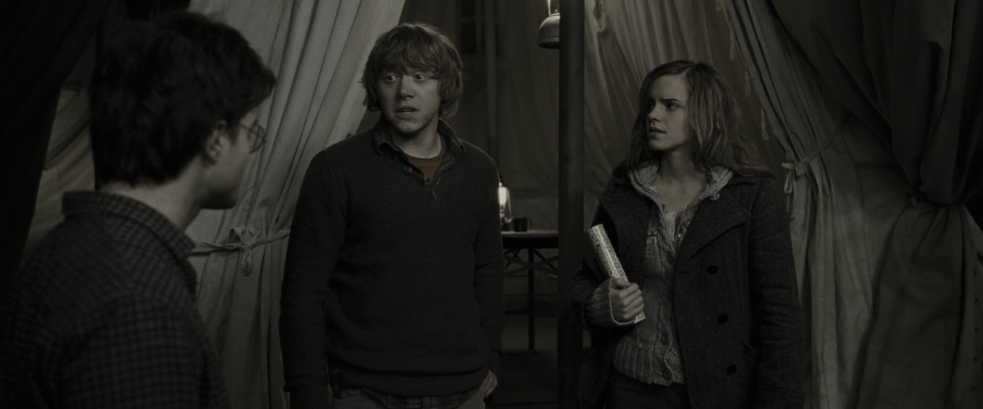 EmmaWatsonFan_dot_nl-HarryPotterAndTheDeathlyHallowsPart1-6254.jpg EmmaWatsonFan_dot_nl-HarryPotterAndTheDeathlyHallowsPart1-6254.jpg