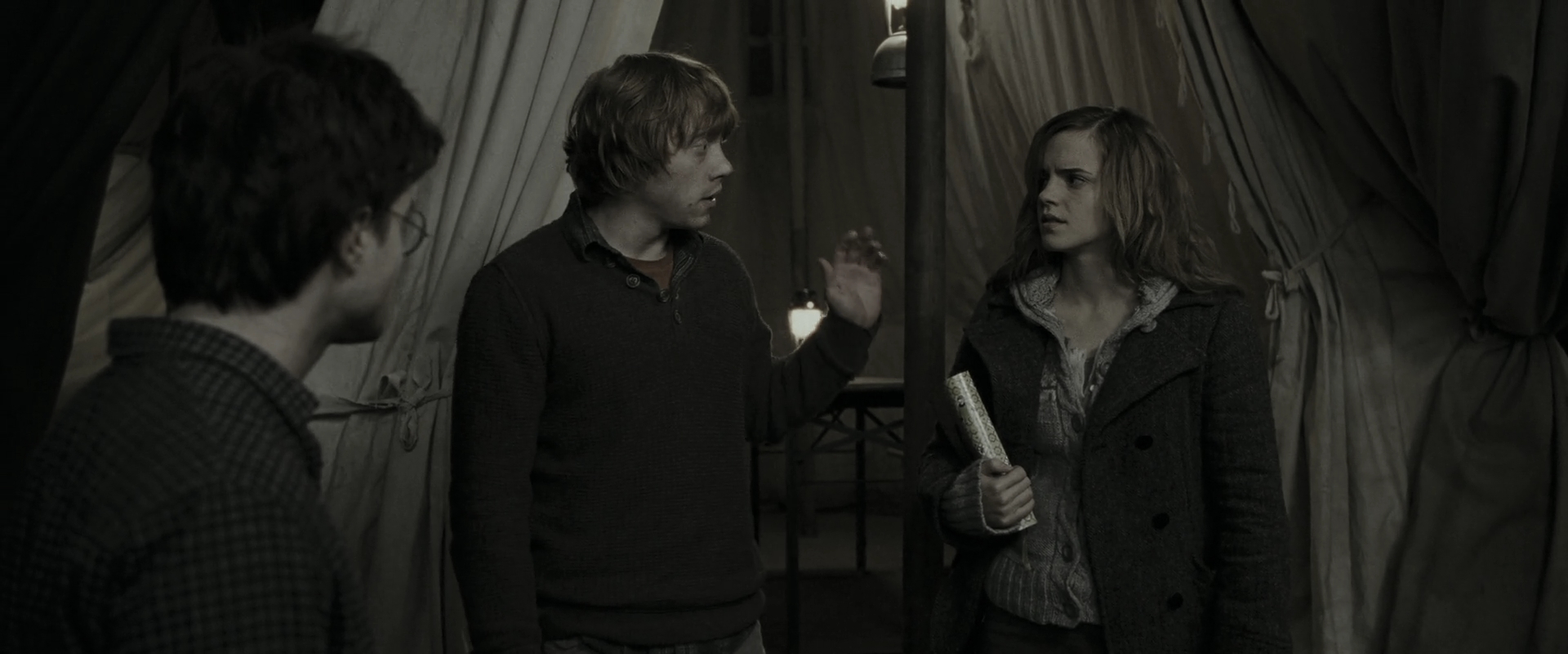 EmmaWatsonFan_dot_nl-HarryPotterAndTheDeathlyHallowsPart1-6257.jpg EmmaWatsonFan_dot_nl-HarryPotterAndTheDeathlyHallowsPart1-6257.jpg