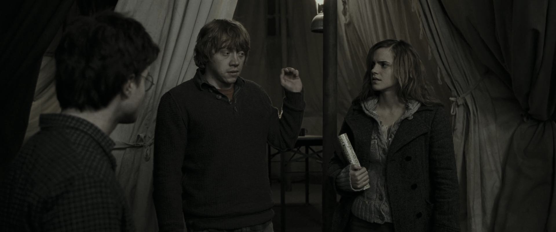 EmmaWatsonFan_dot_nl-HarryPotterAndTheDeathlyHallowsPart1-6262.jpg EmmaWatsonFan_dot_nl-HarryPotterAndTheDeathlyHallowsPart1-6262.jpg