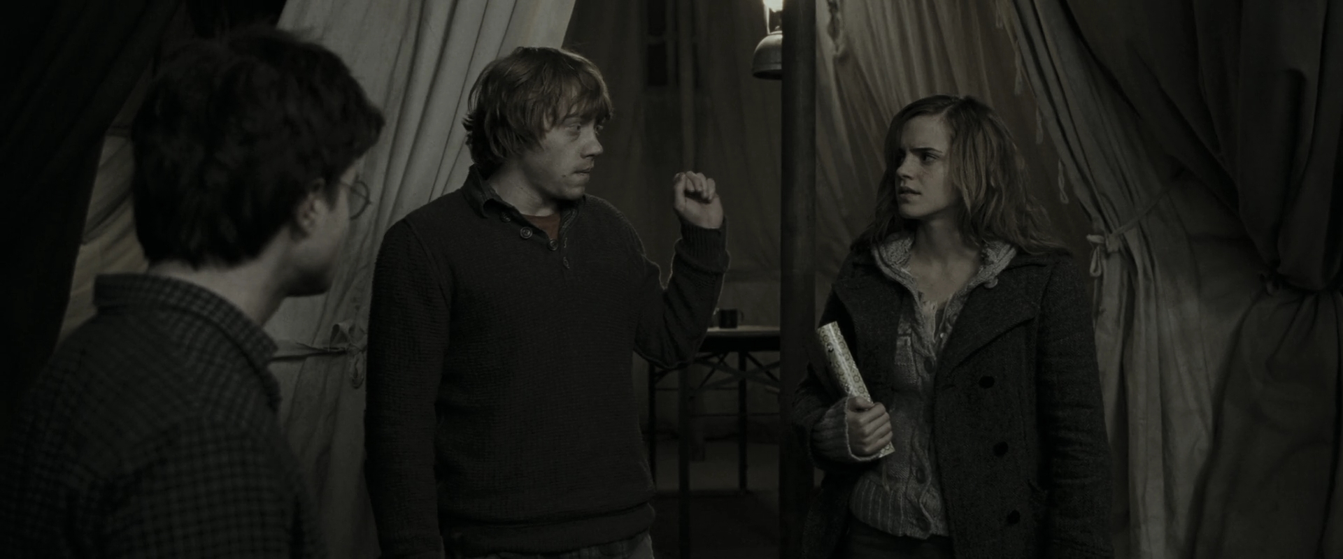 EmmaWatsonFan_dot_nl-HarryPotterAndTheDeathlyHallowsPart1-6263.jpg EmmaWatsonFan_dot_nl-HarryPotterAndTheDeathlyHallowsPart1-6263.jpg