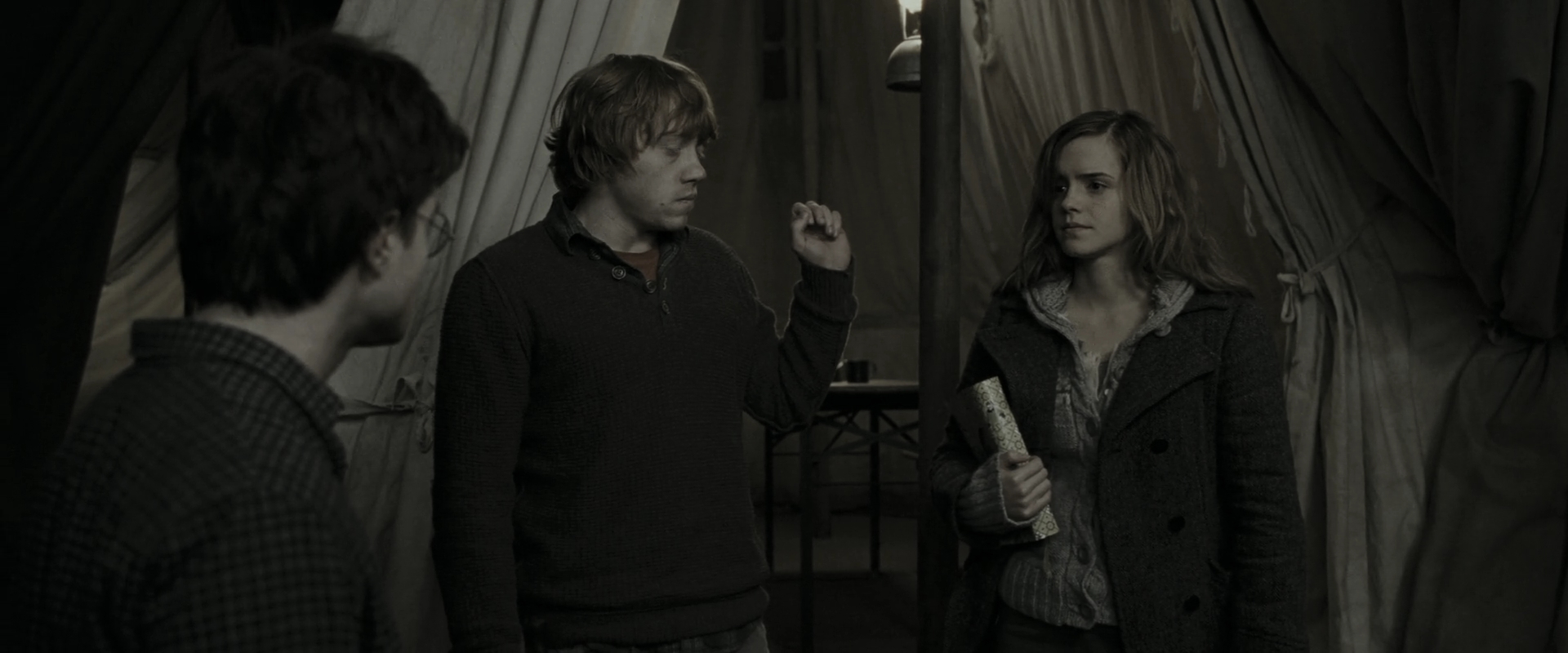 EmmaWatsonFan_dot_nl-HarryPotterAndTheDeathlyHallowsPart1-6265.jpg EmmaWatsonFan_dot_nl-HarryPotterAndTheDeathlyHallowsPart1-6265.jpg