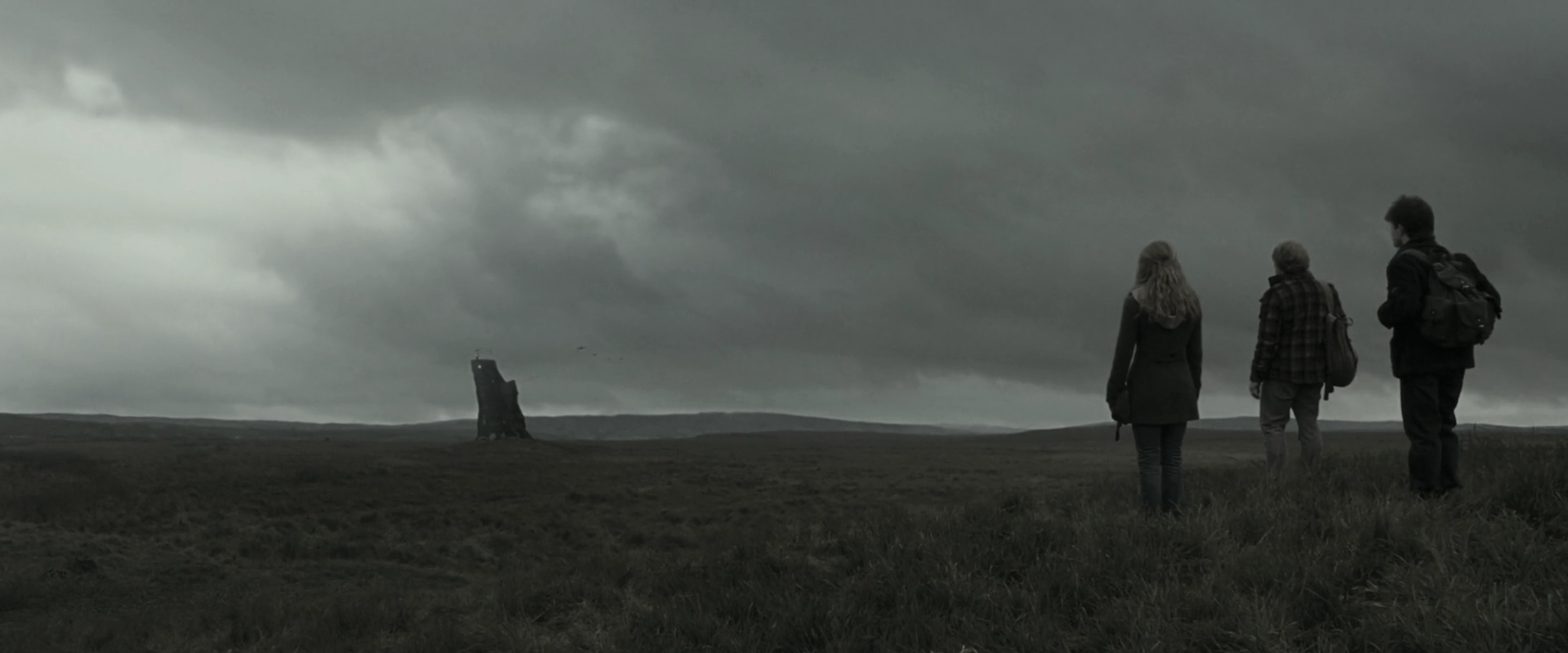 EmmaWatsonFan_dot_nl-HarryPotterAndTheDeathlyHallowsPart1-6291.jpg EmmaWatsonFan_dot_nl-HarryPotterAndTheDeathlyHallowsPart1-6291.jpg