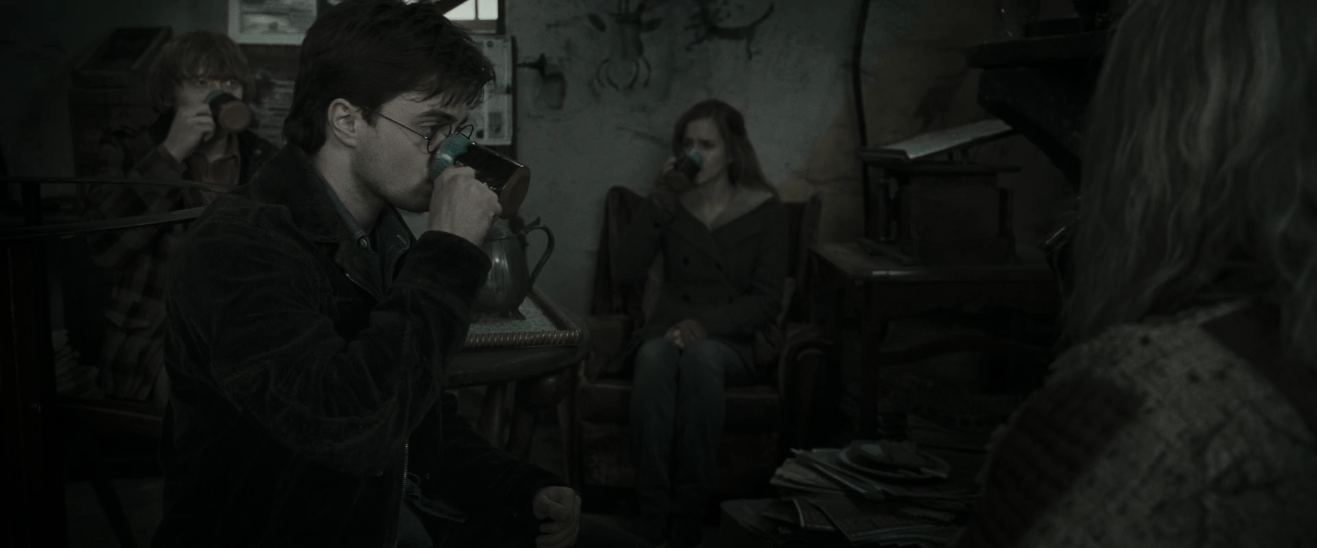 EmmaWatsonFan_dot_nl-HarryPotterAndTheDeathlyHallowsPart1-6340.jpg EmmaWatsonFan_dot_nl-HarryPotterAndTheDeathlyHallowsPart1-6340.jpg