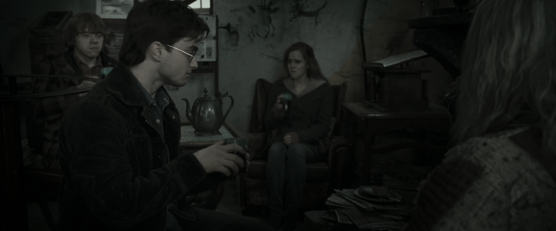 EmmaWatsonFan_dot_nl-HarryPotterAndTheDeathlyHallowsPart1-6342.jpg EmmaWatsonFan_dot_nl-HarryPotterAndTheDeathlyHallowsPart1-6342.jpg