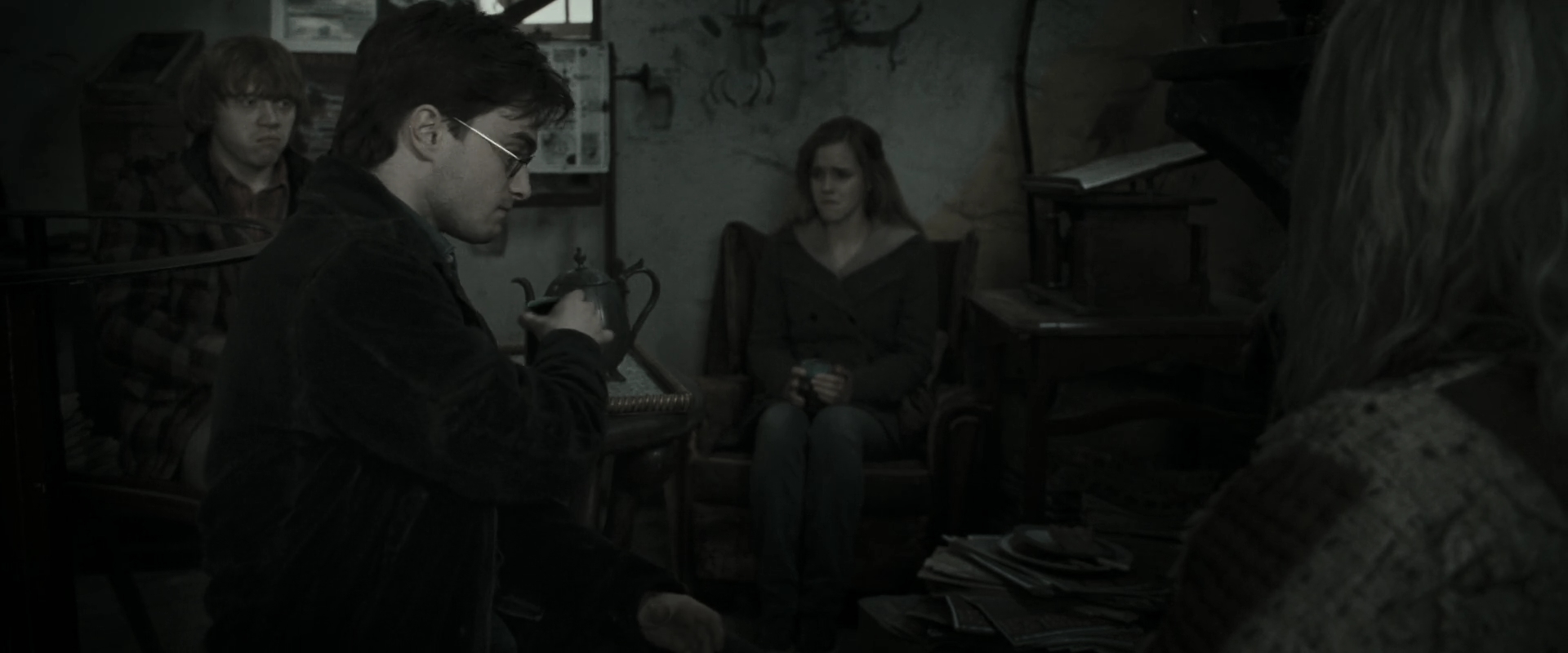 EmmaWatsonFan_dot_nl-HarryPotterAndTheDeathlyHallowsPart1-6343.jpg EmmaWatsonFan_dot_nl-HarryPotterAndTheDeathlyHallowsPart1-6343.jpg