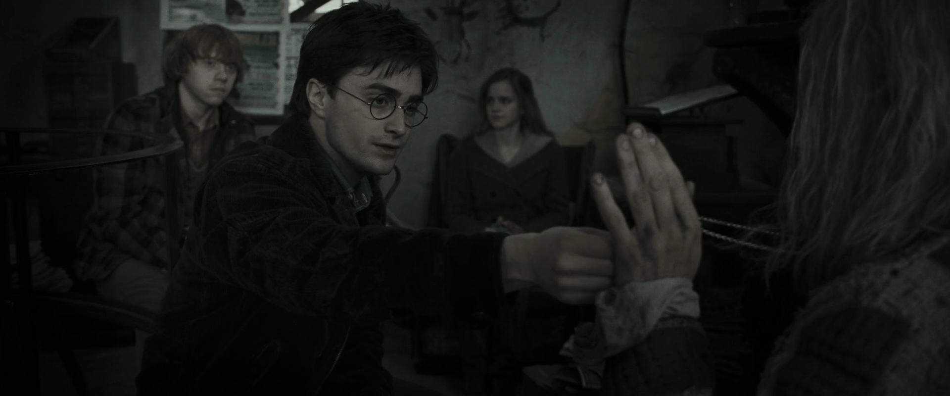 EmmaWatsonFan_dot_nl-HarryPotterAndTheDeathlyHallowsPart1-6367.jpg EmmaWatsonFan_dot_nl-HarryPotterAndTheDeathlyHallowsPart1-6367.jpg