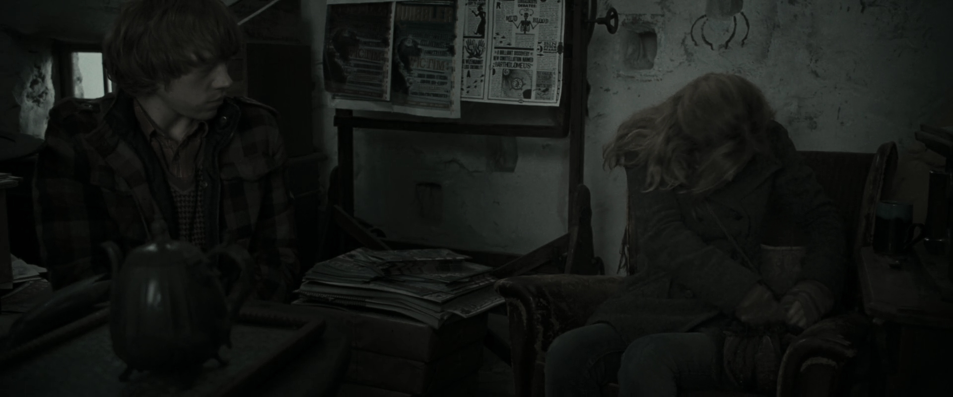 EmmaWatsonFan_dot_nl-HarryPotterAndTheDeathlyHallowsPart1-6393.jpg EmmaWatsonFan_dot_nl-HarryPotterAndTheDeathlyHallowsPart1-6393.jpg