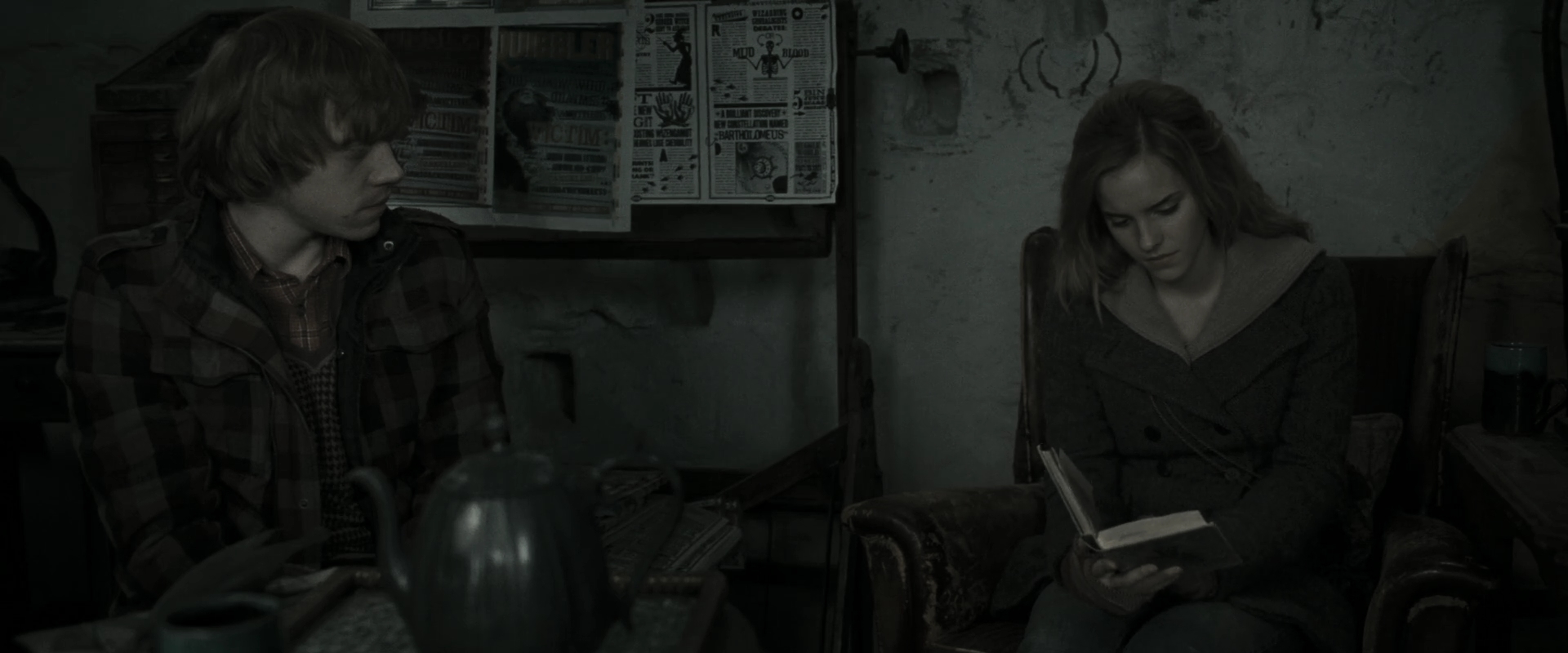 EmmaWatsonFan_dot_nl-HarryPotterAndTheDeathlyHallowsPart1-6399.jpg EmmaWatsonFan_dot_nl-HarryPotterAndTheDeathlyHallowsPart1-6399.jpg