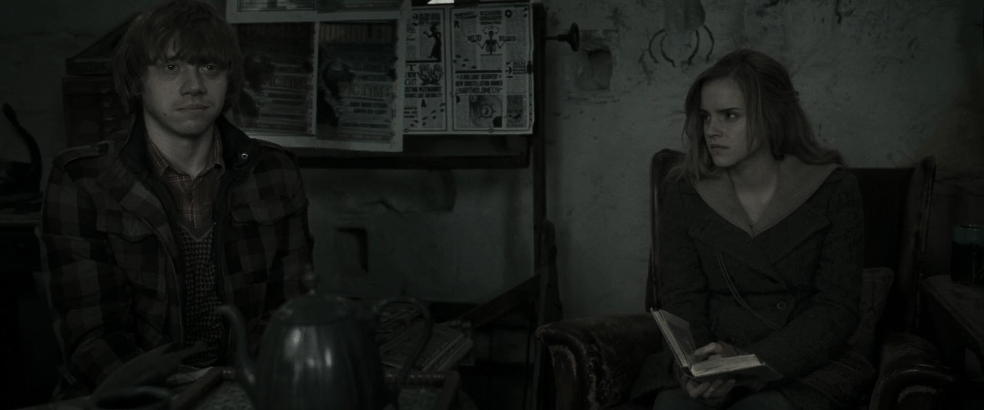 EmmaWatsonFan_dot_nl-HarryPotterAndTheDeathlyHallowsPart1-6413.jpg EmmaWatsonFan_dot_nl-HarryPotterAndTheDeathlyHallowsPart1-6413.jpg