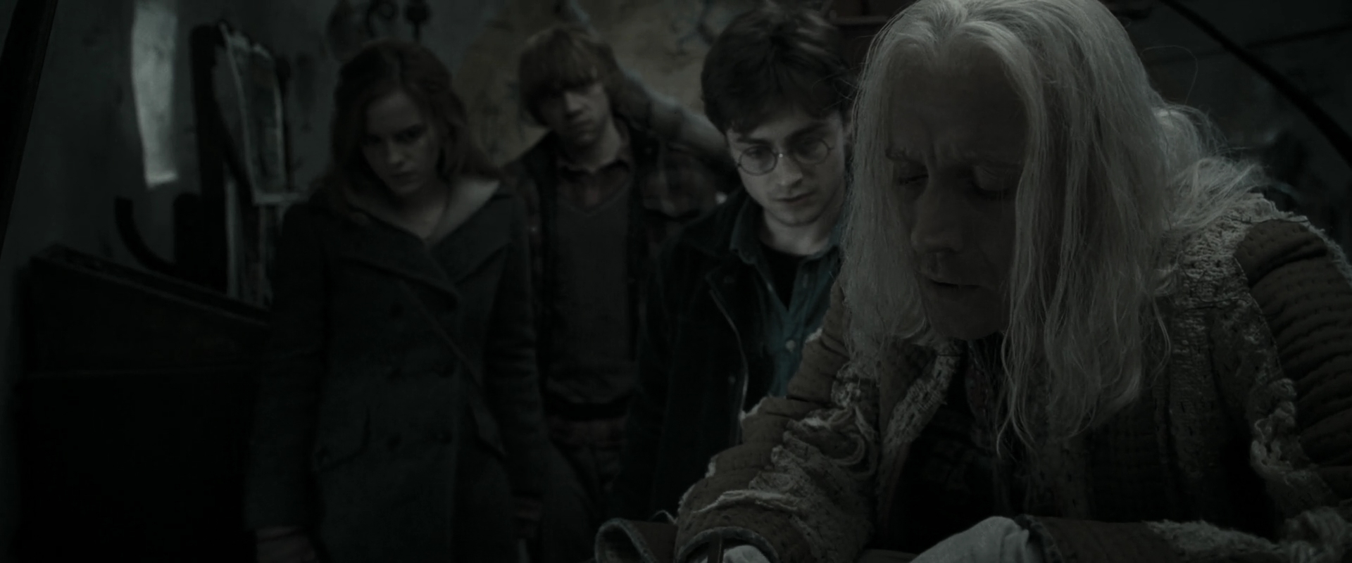 EmmaWatsonFan_dot_nl-HarryPotterAndTheDeathlyHallowsPart1-6625.jpg EmmaWatsonFan_dot_nl-HarryPotterAndTheDeathlyHallowsPart1-6625.jpg