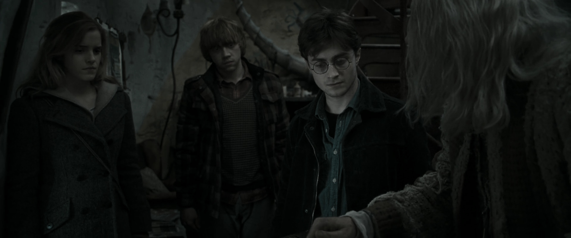 EmmaWatsonFan_dot_nl-HarryPotterAndTheDeathlyHallowsPart1-6676.jpg EmmaWatsonFan_dot_nl-HarryPotterAndTheDeathlyHallowsPart1-6676.jpg