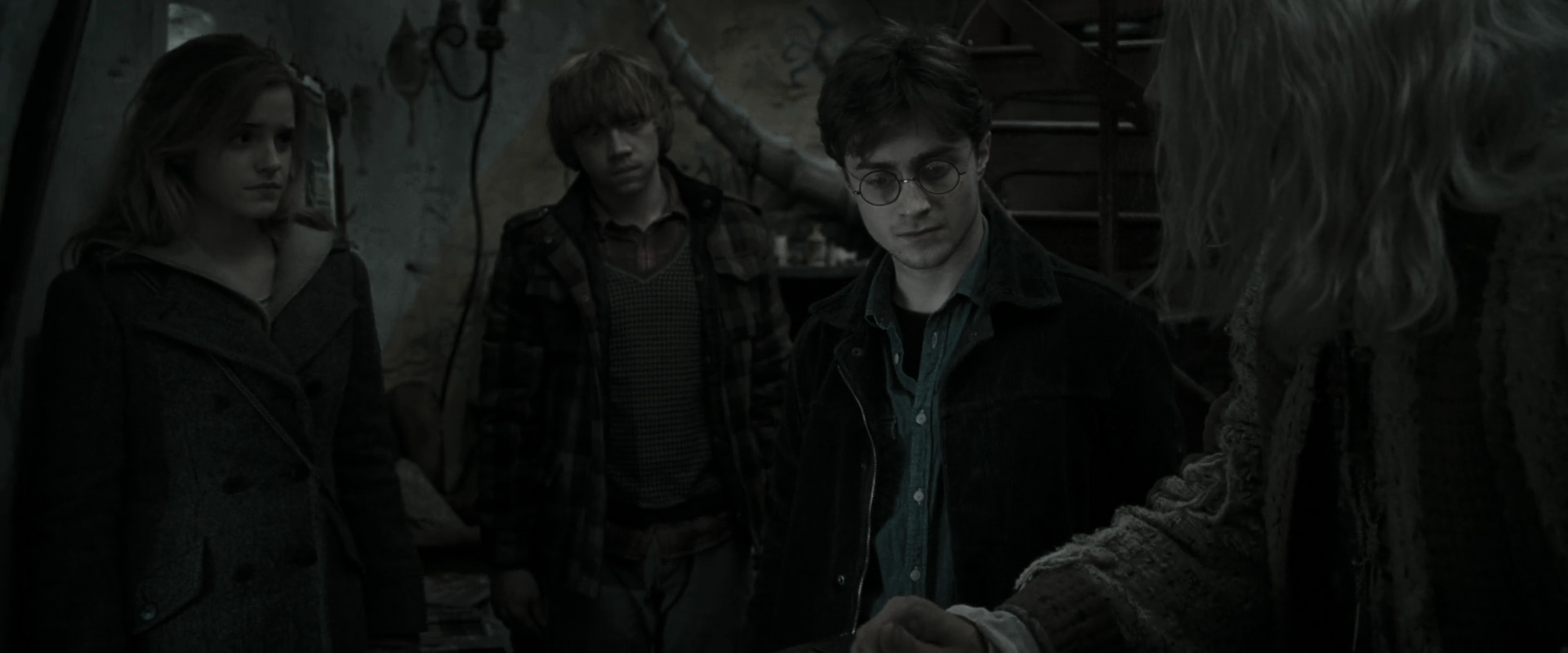EmmaWatsonFan_dot_nl-HarryPotterAndTheDeathlyHallowsPart1-6677.jpg